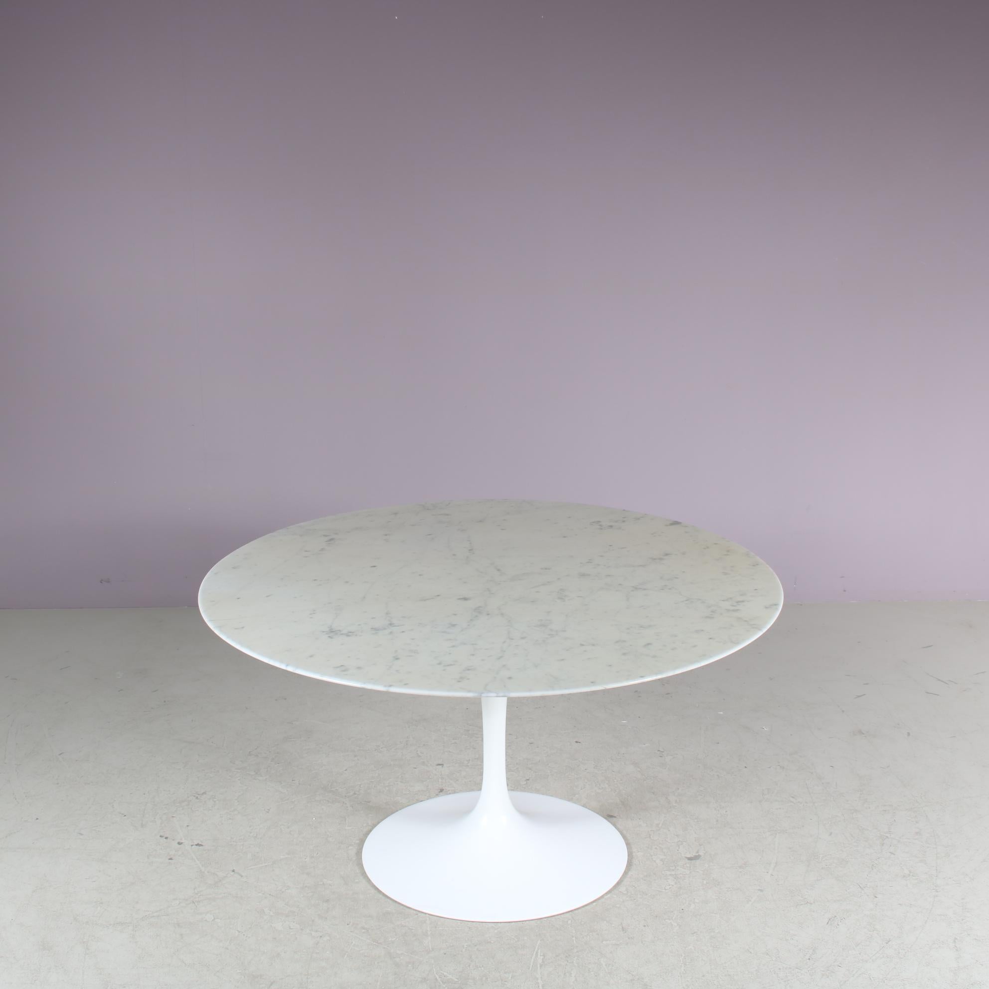 American “Tulip” Dining Table by Eero Saarinen for Knoll International, USA For Sale