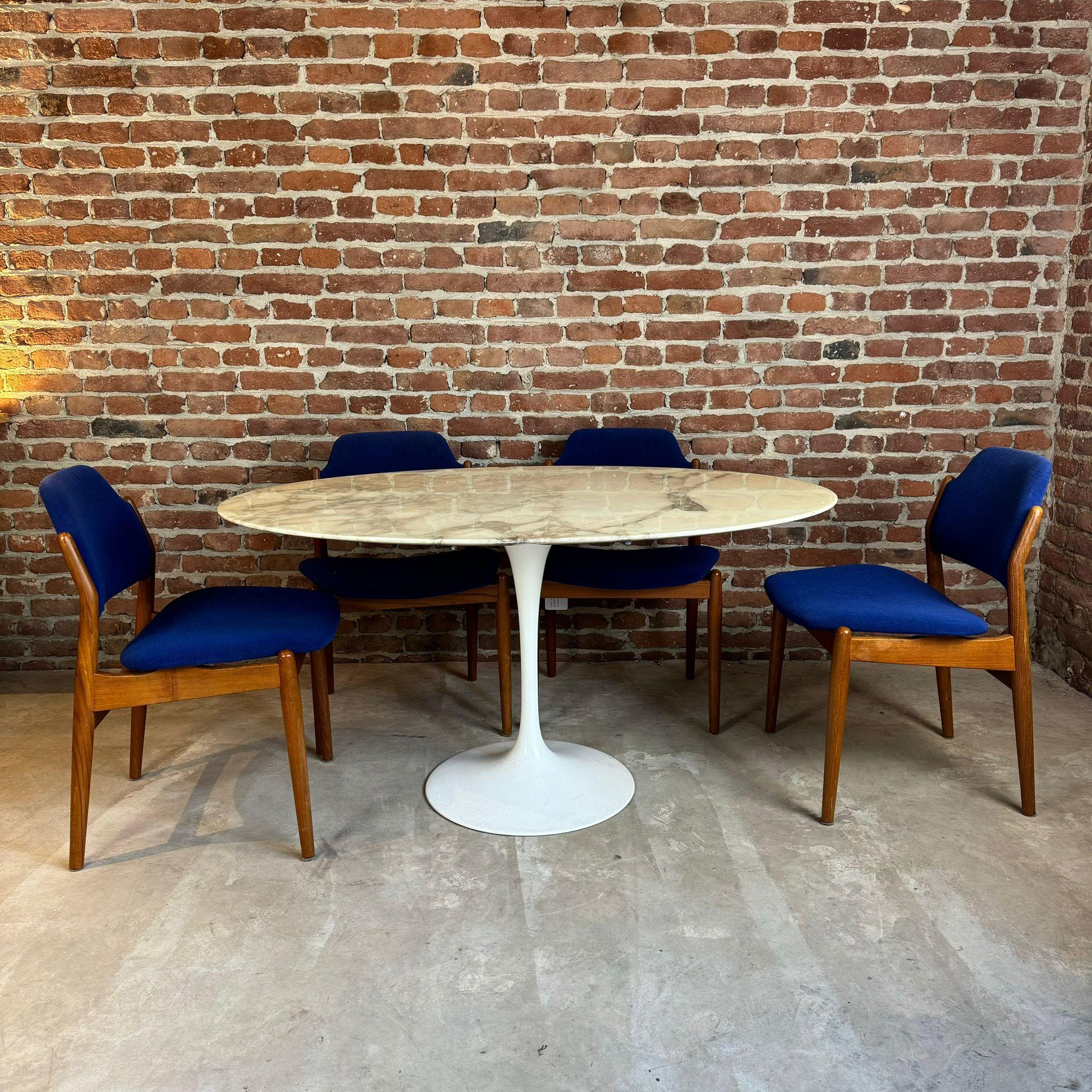 Table à manger Tulip d'Eero Saarinen pour Knoll International État moyen - En vente à Torino, IT