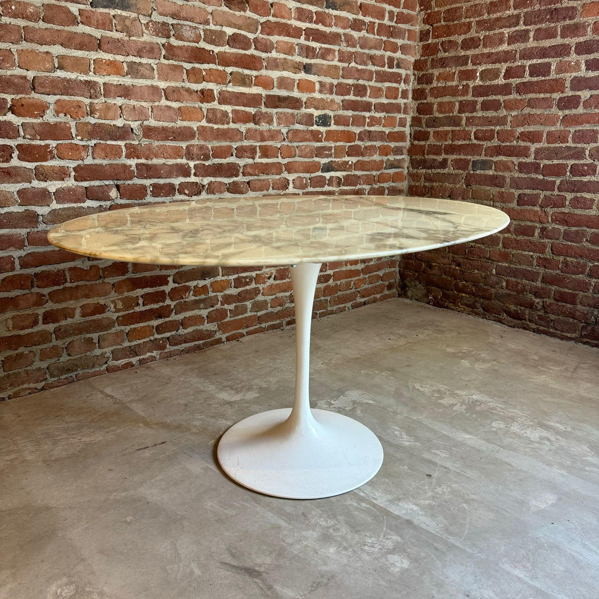 Table à manger Tulip d'Eero Saarinen pour Knoll International en vente 2