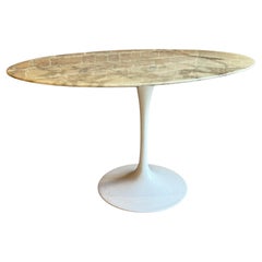 Tavolo da pranzo Tulip, Eero Saarinen per Knoll International