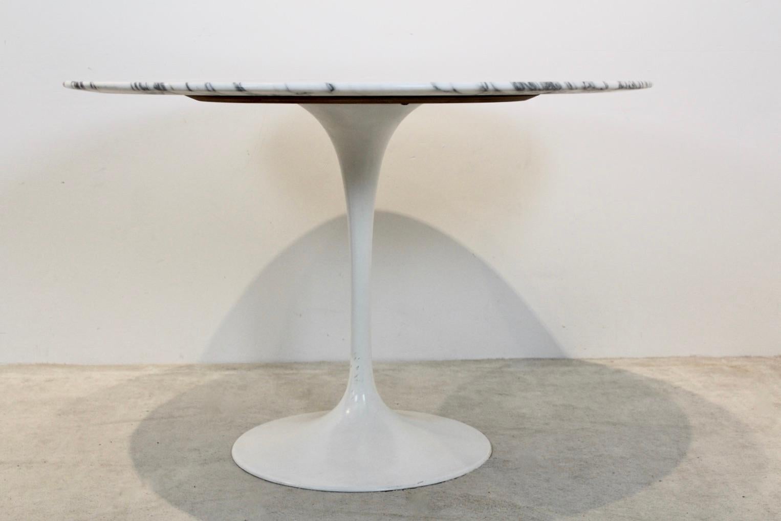 Tulip Dining Table in Calacatta Marble by Eero Saarinen for Knoll International In Good Condition In Voorburg, NL