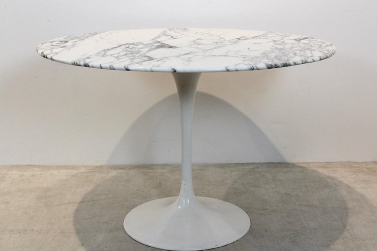 Tulip Dining Table in Calacatta Marble by Eero Saarinen for Knoll International In Good Condition In Voorburg, NL