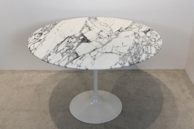 20th Century Tulip Dining Table in Calacatta Marble by Eero Saarinen for Knoll International