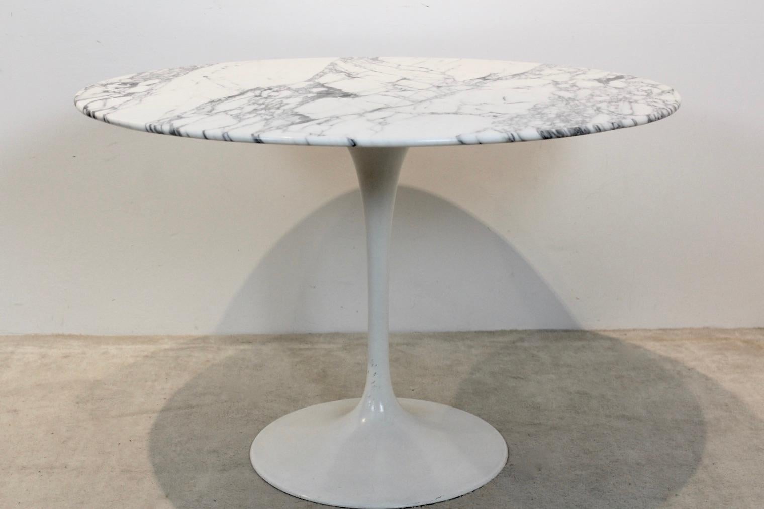 Tulip Dining Table in Calacatta Marble by Eero Saarinen for Knoll International 1
