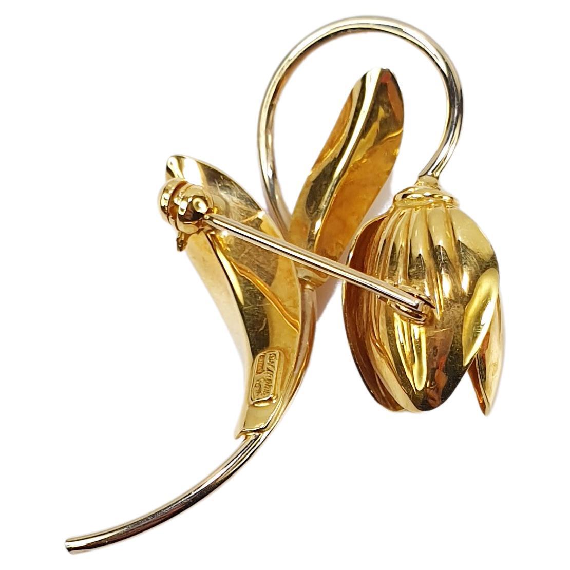 DelicateTulip flower Brooch in 18k yellow gold and cultivated pearl in base 
Tulip Signed Dellefleurs Flower Brooch in 18k Gold and  Cultivated Pearl
In white and yellow 18k gold 

MATERIALS
◘ Weight 9 grams 
◘ Size 47x27 mm / 1.85 x 1.06inches