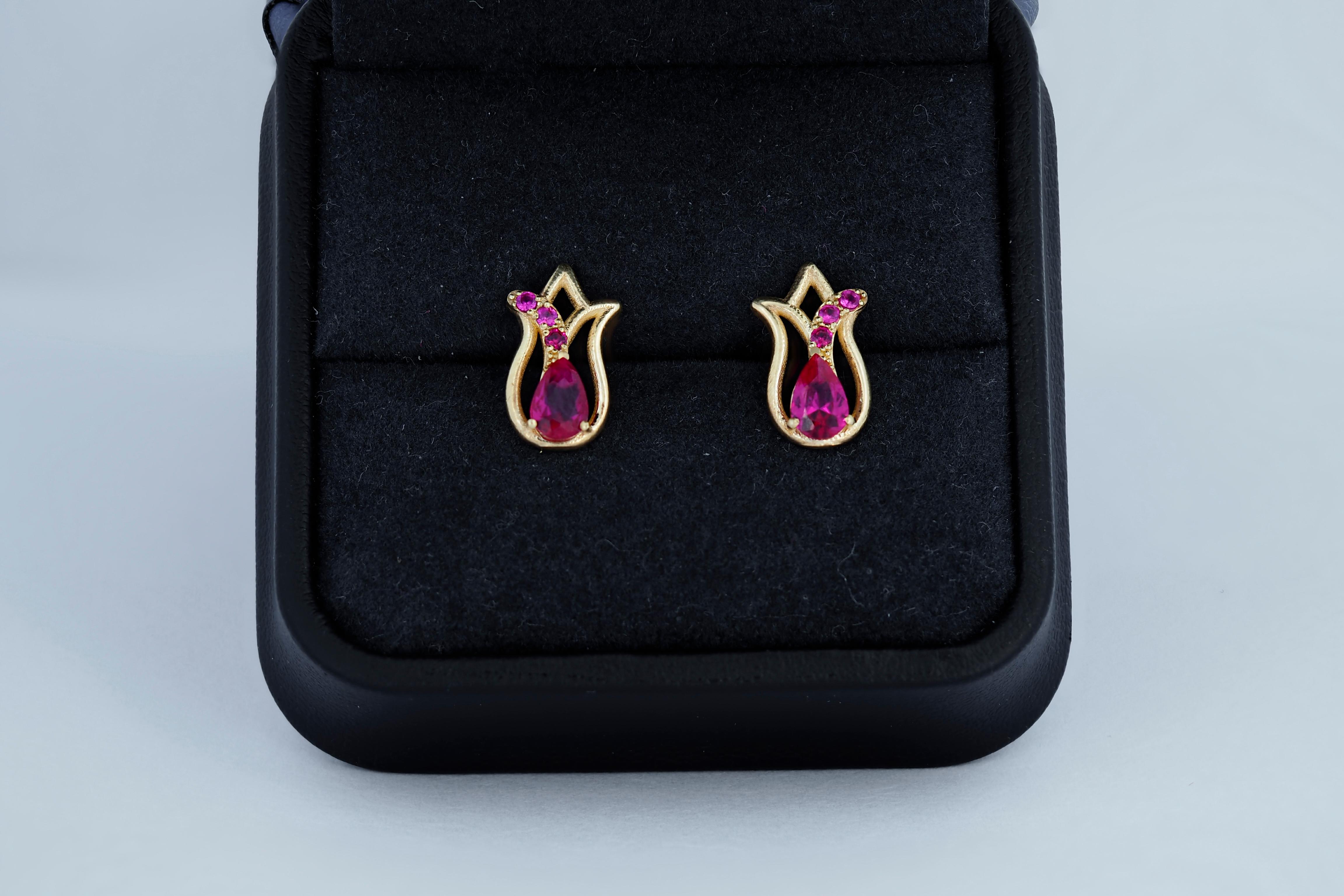Women's Tulip flower earrings studs with rubies in 14k gold For Sale