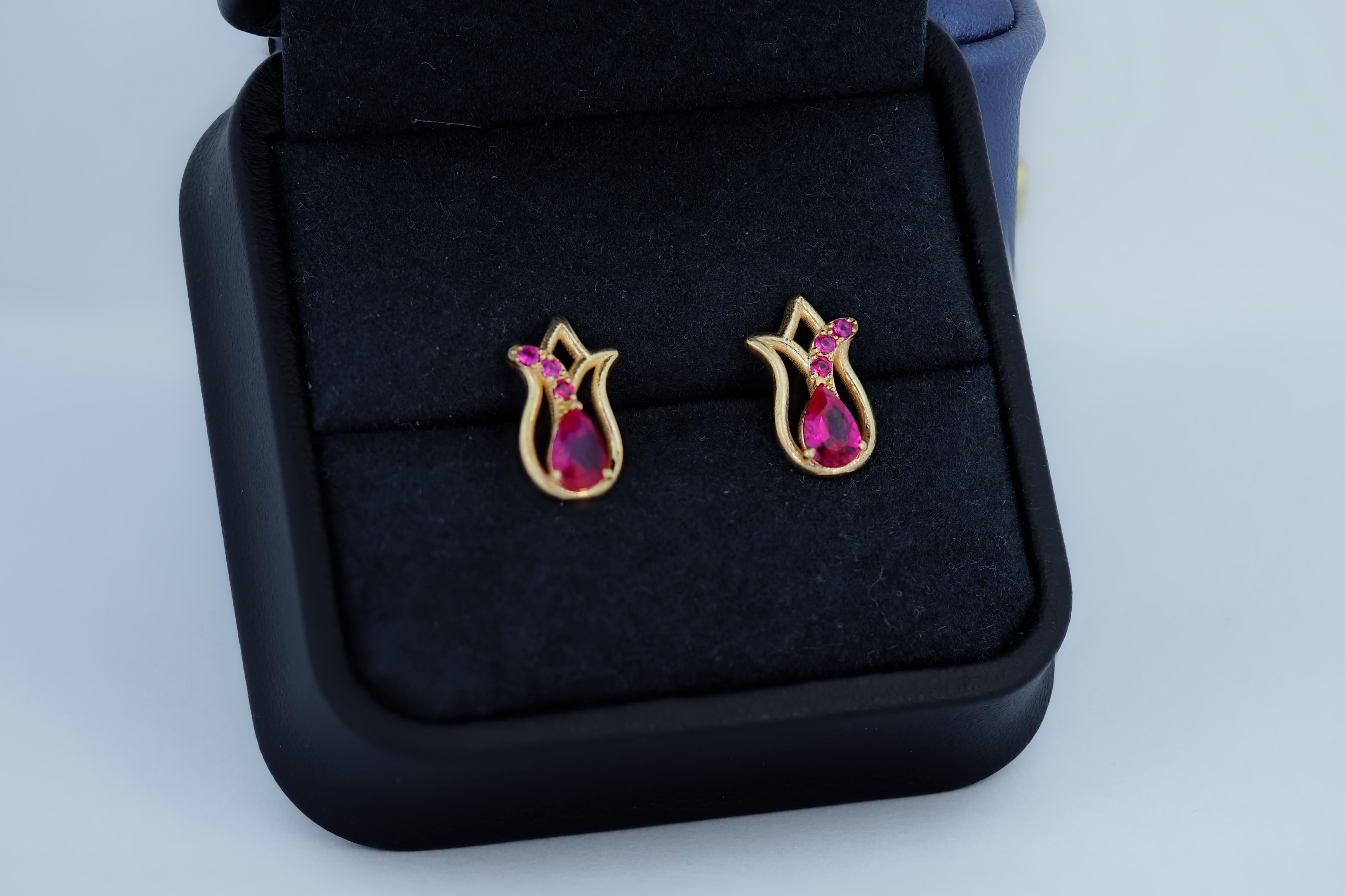 Tulip flower earrings studs with rubies in 14k gold For Sale 1