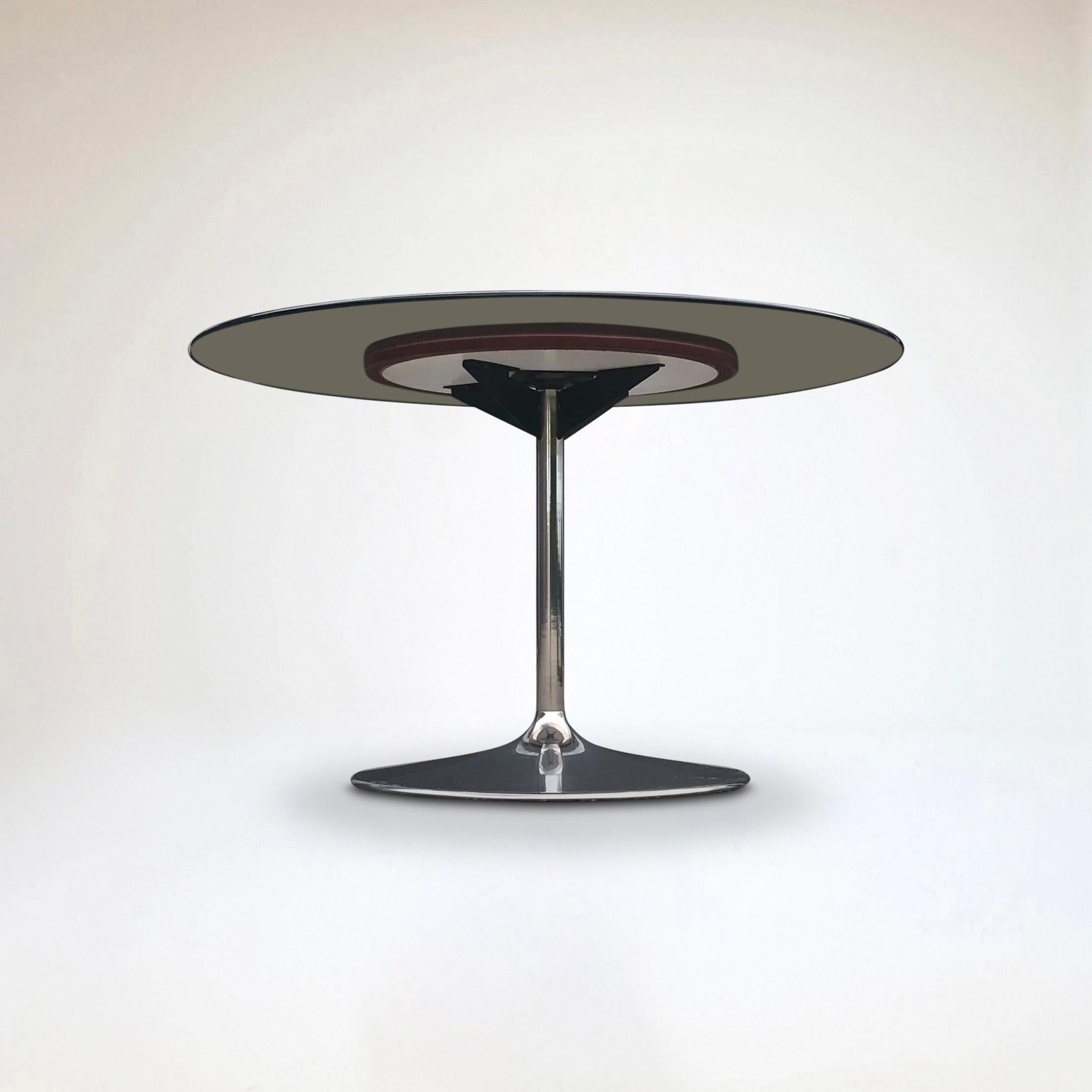 Tulip glass and metal space age dining table by Chromcraft USA 1970s In Good Condition For Sale In Stavenisse, NL