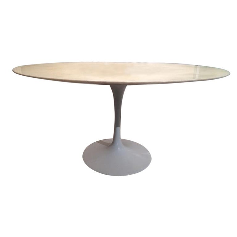 Tulip Oval Coffee Table by Eero Saarinen Knoll International 1960s Marble top For Sale