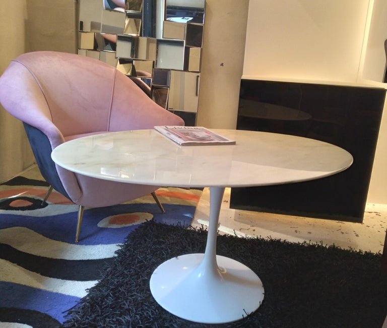 Iron Tulip Oval Coffee Table by Eero Saarinen Knoll International 1960s Marble top For Sale