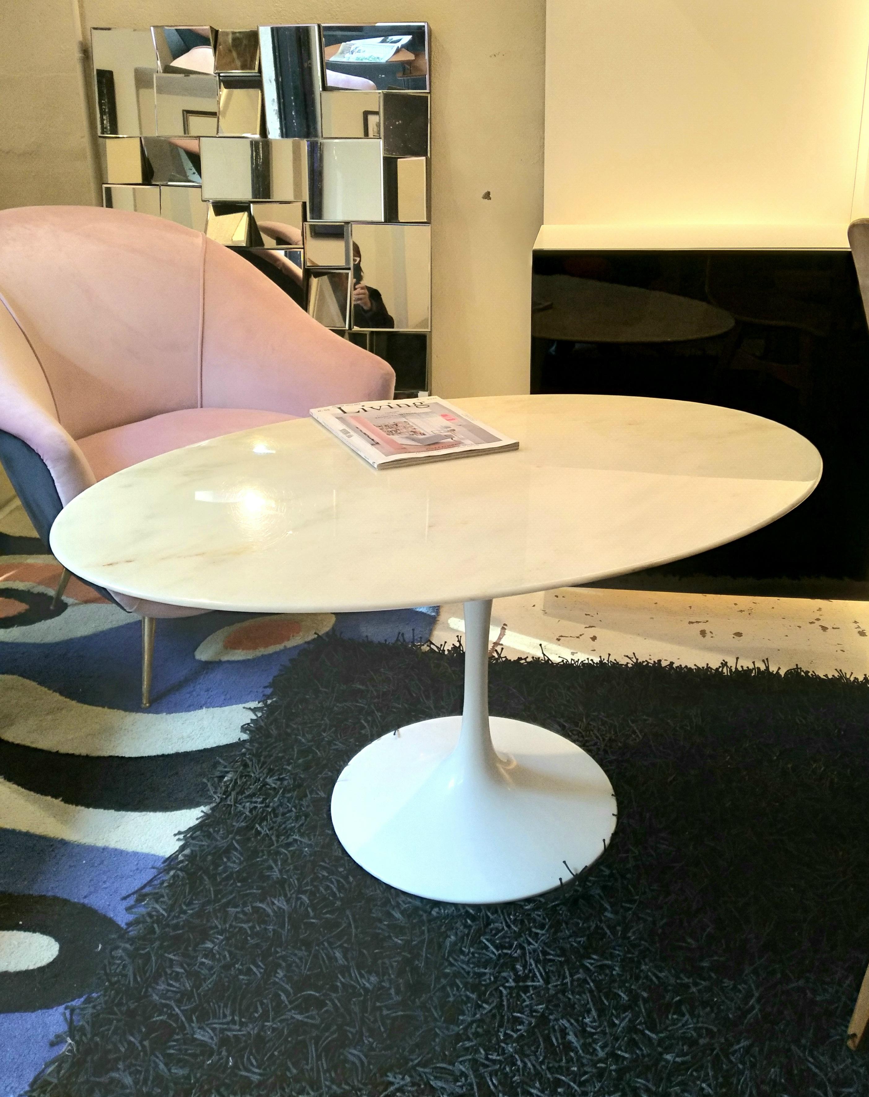 Iron Tulip Oval Coffee Table by Eero Saarinen Knoll International 1960s Marble top