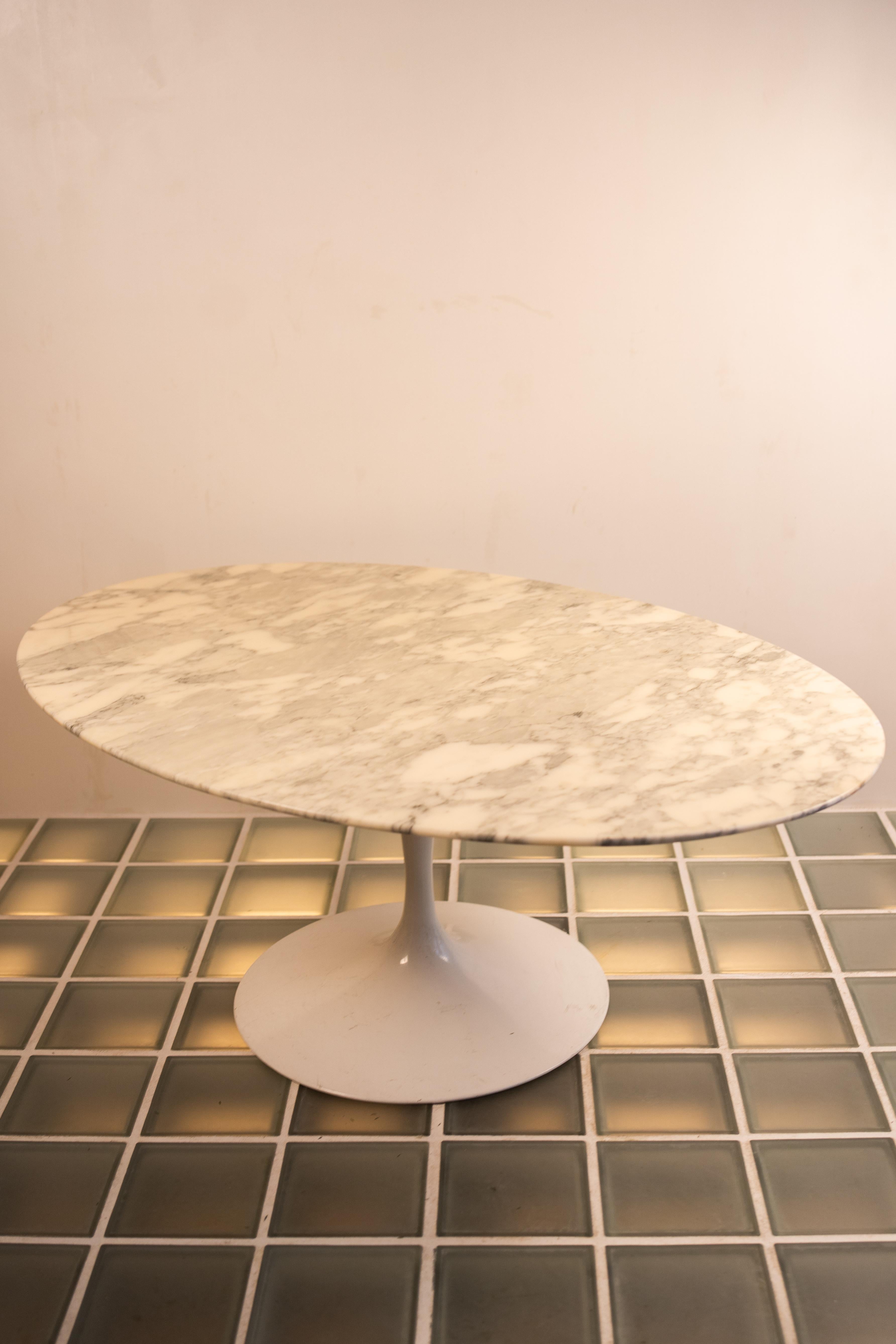 Tulip Oval Coffee Table in Marble by Eero Saarinen for Knoll International For Sale 4