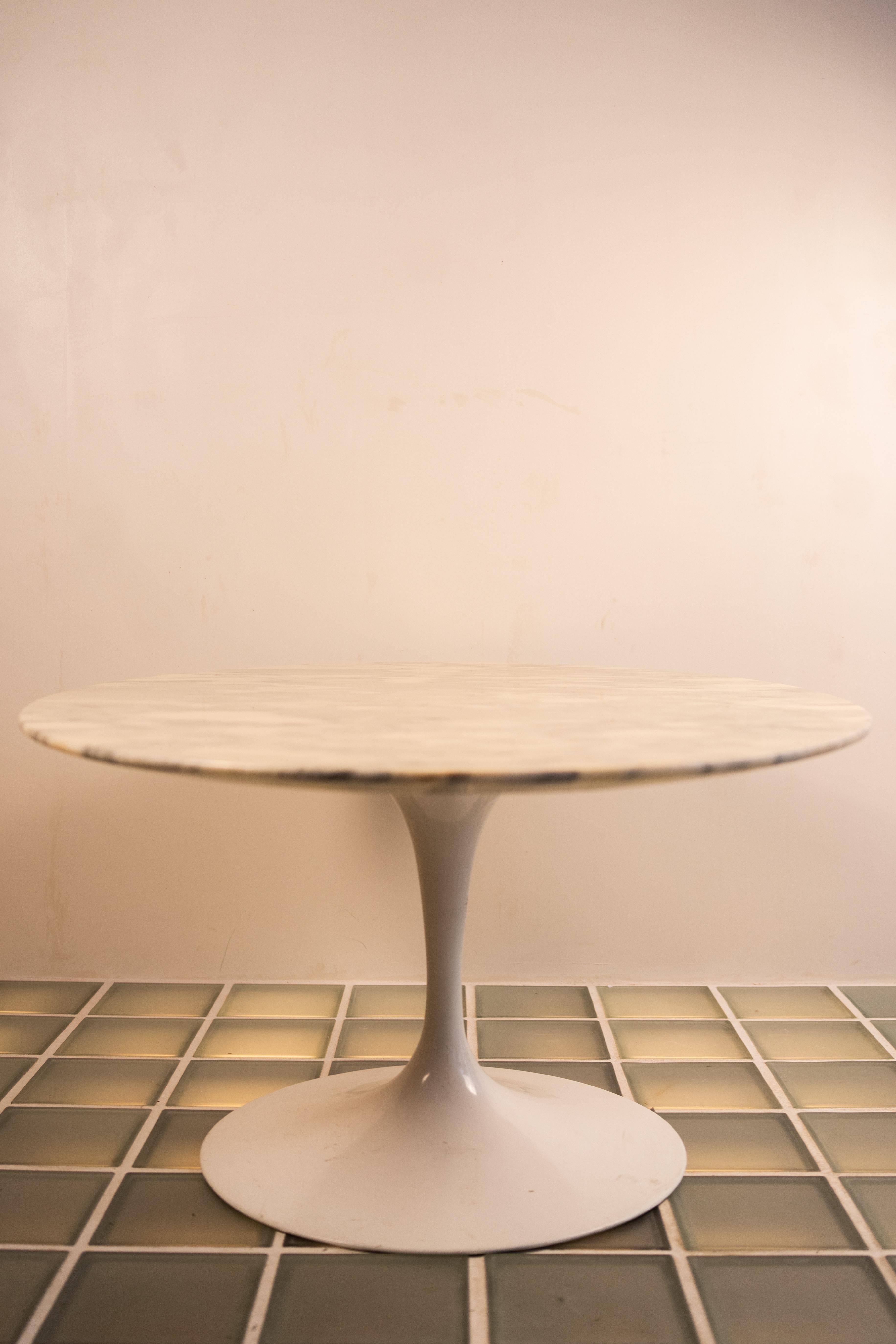 Tulip Oval Coffee Table in Marble by Eero Saarinen for Knoll International For Sale 6