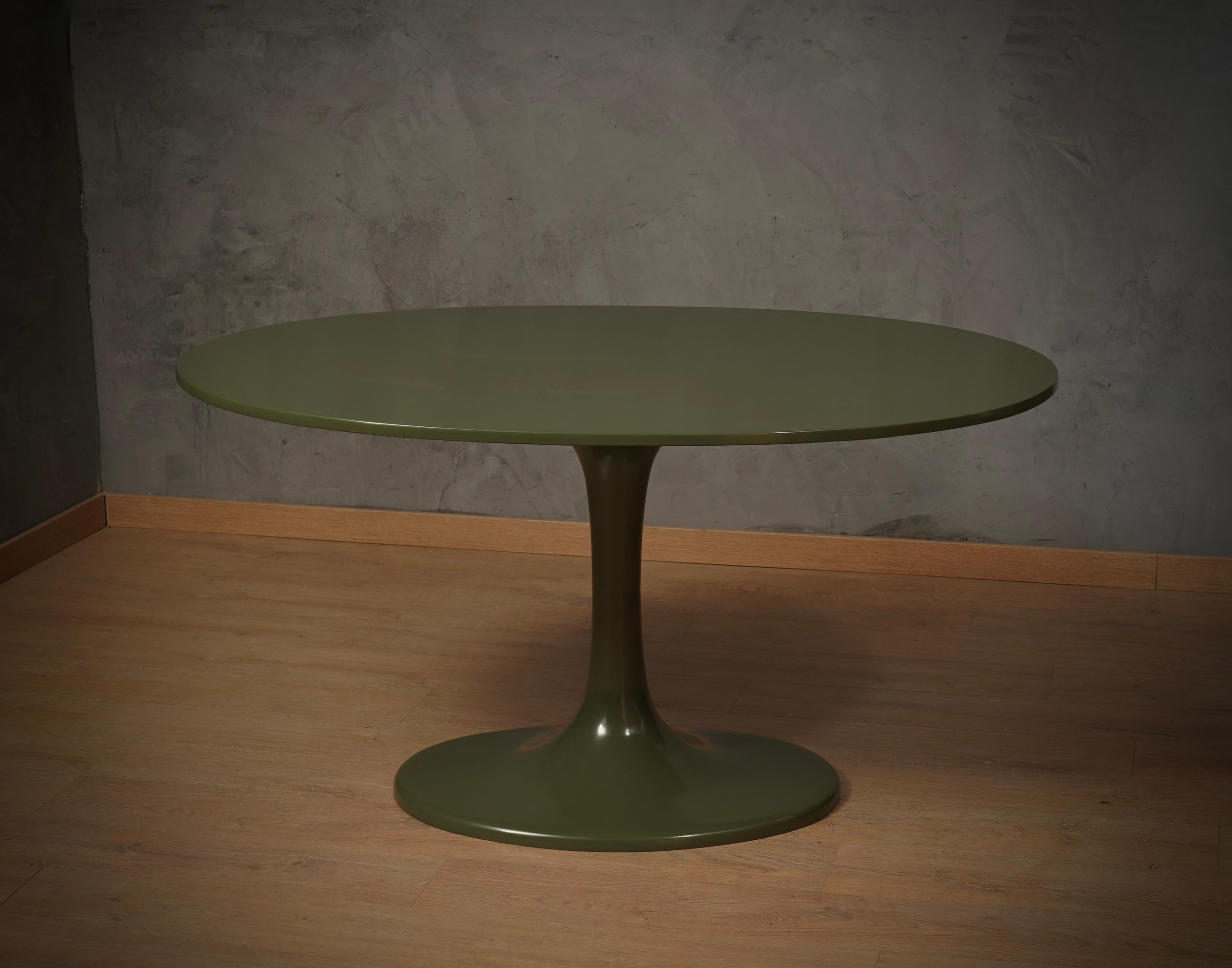 Italian Tulip Oval Green Mid-Century Central Table / Dinning Table, 1970
