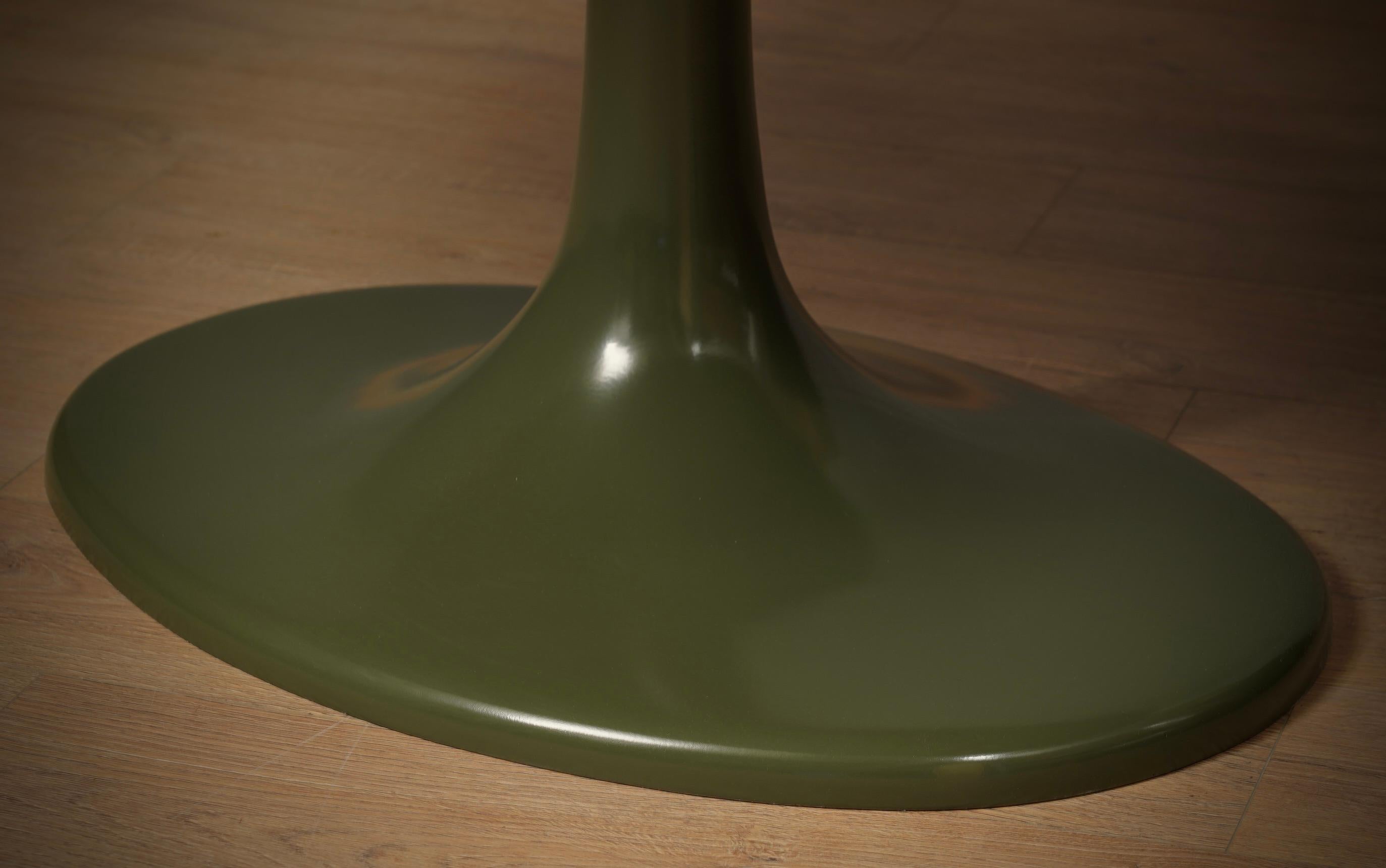 Late 20th Century Tulip Oval Green Mid-Century Central Table / Dinning Table, 1970