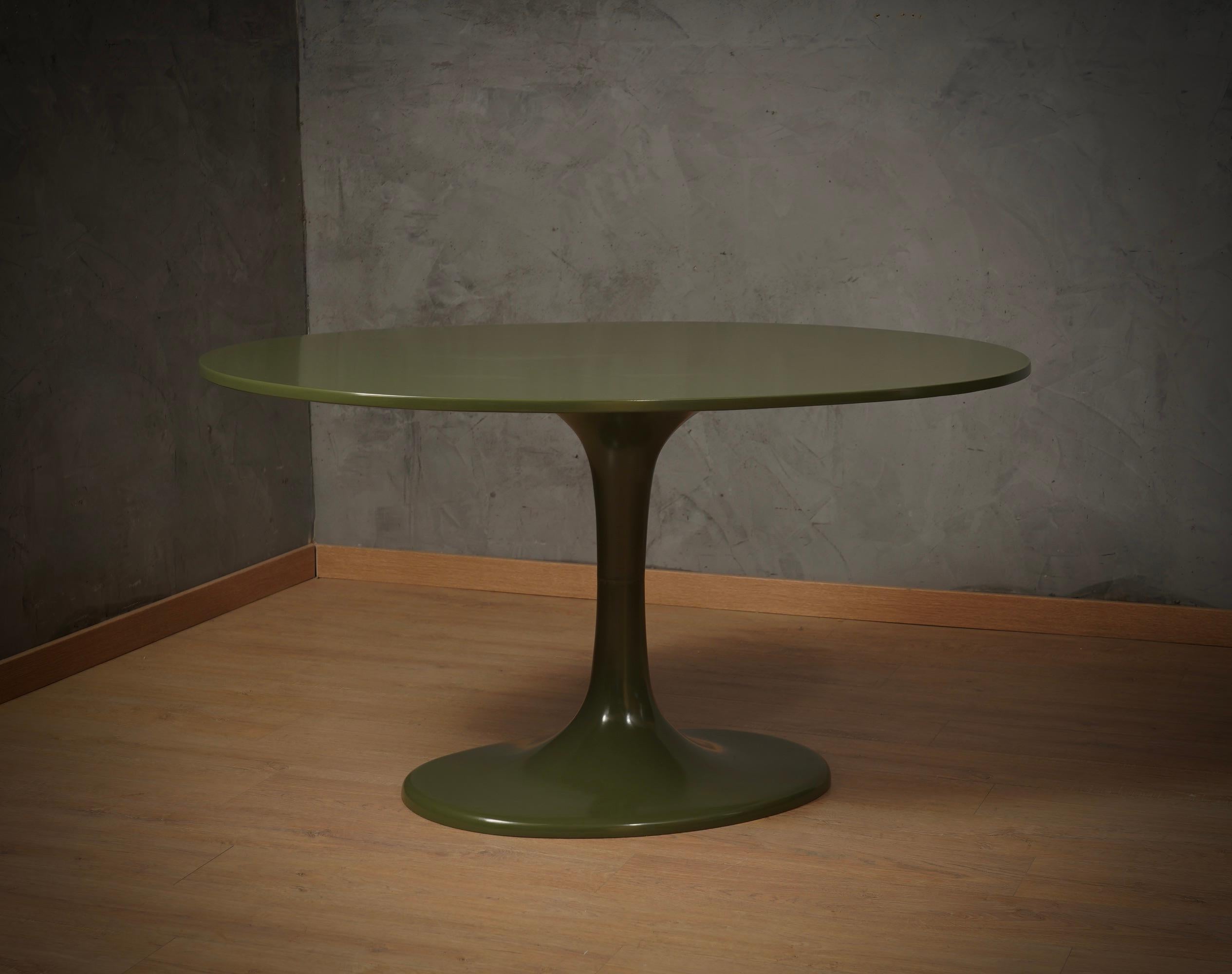 Tulip Oval Green Mid-Century Central Table / Dinning Table, 1970 1