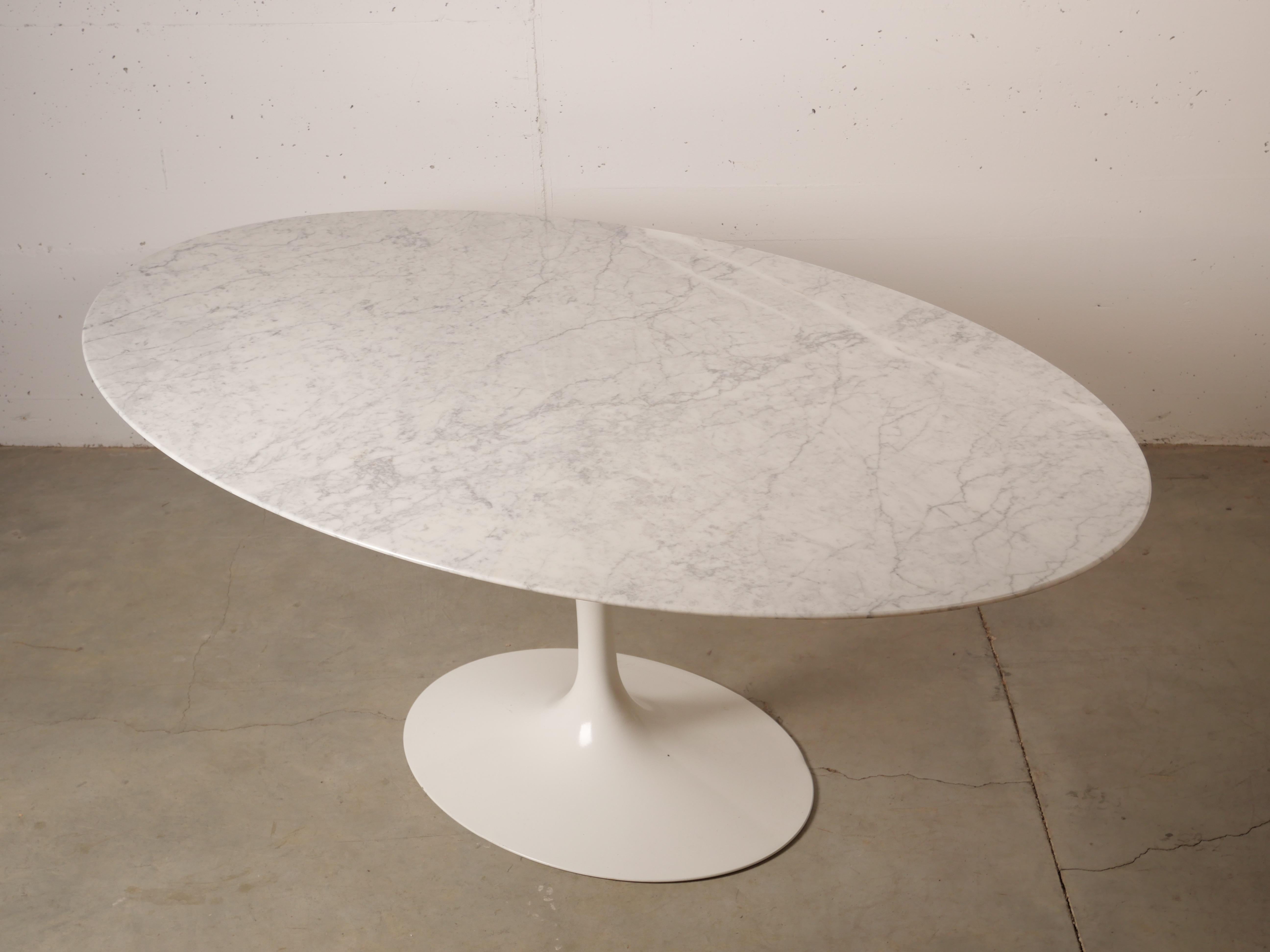 Mid-Century Modern Tulip Oval Marble Dinning Table by Eero Saarinen for Knoll