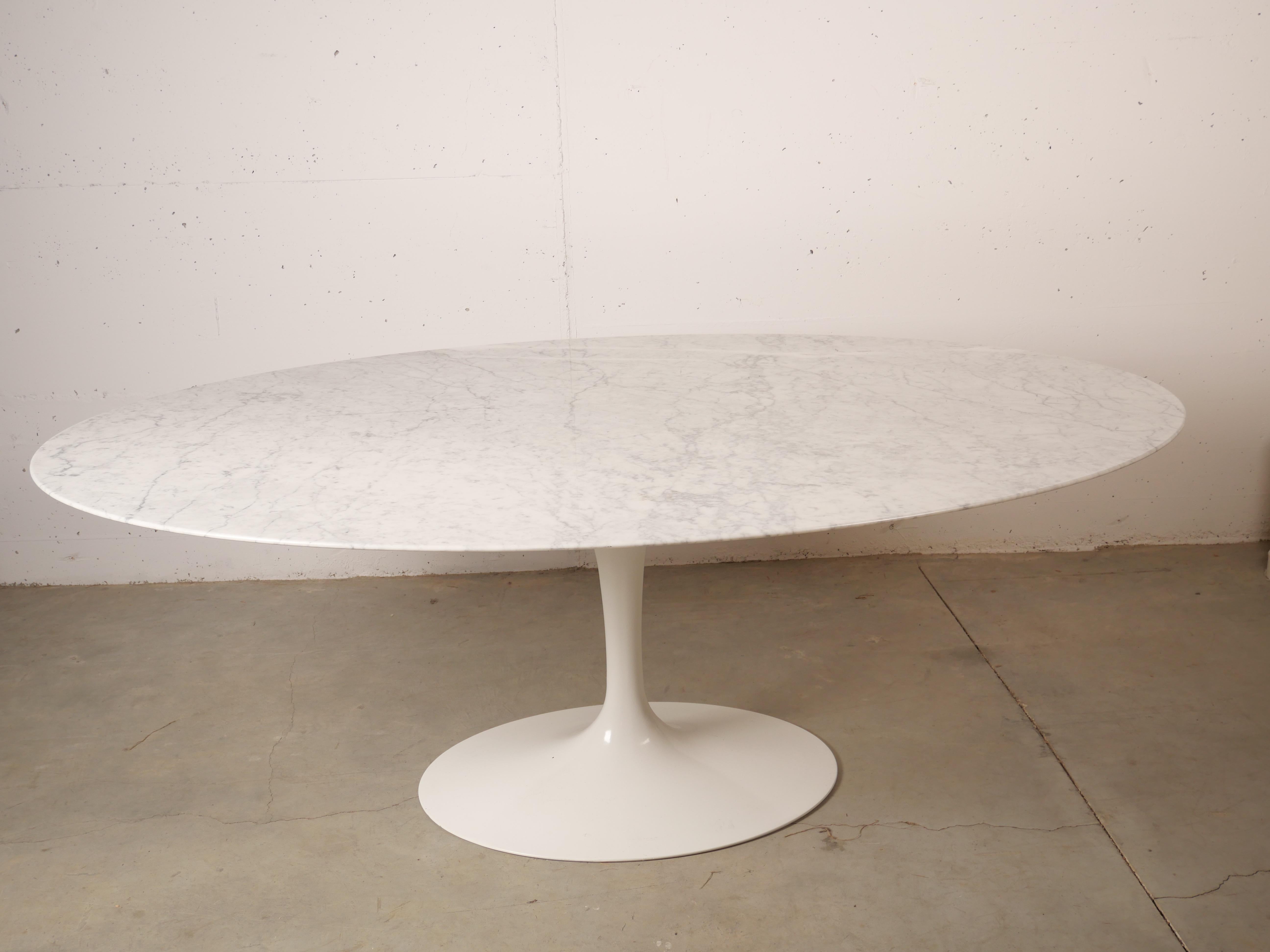 American Tulip Oval Marble Dinning Table by Eero Saarinen for Knoll