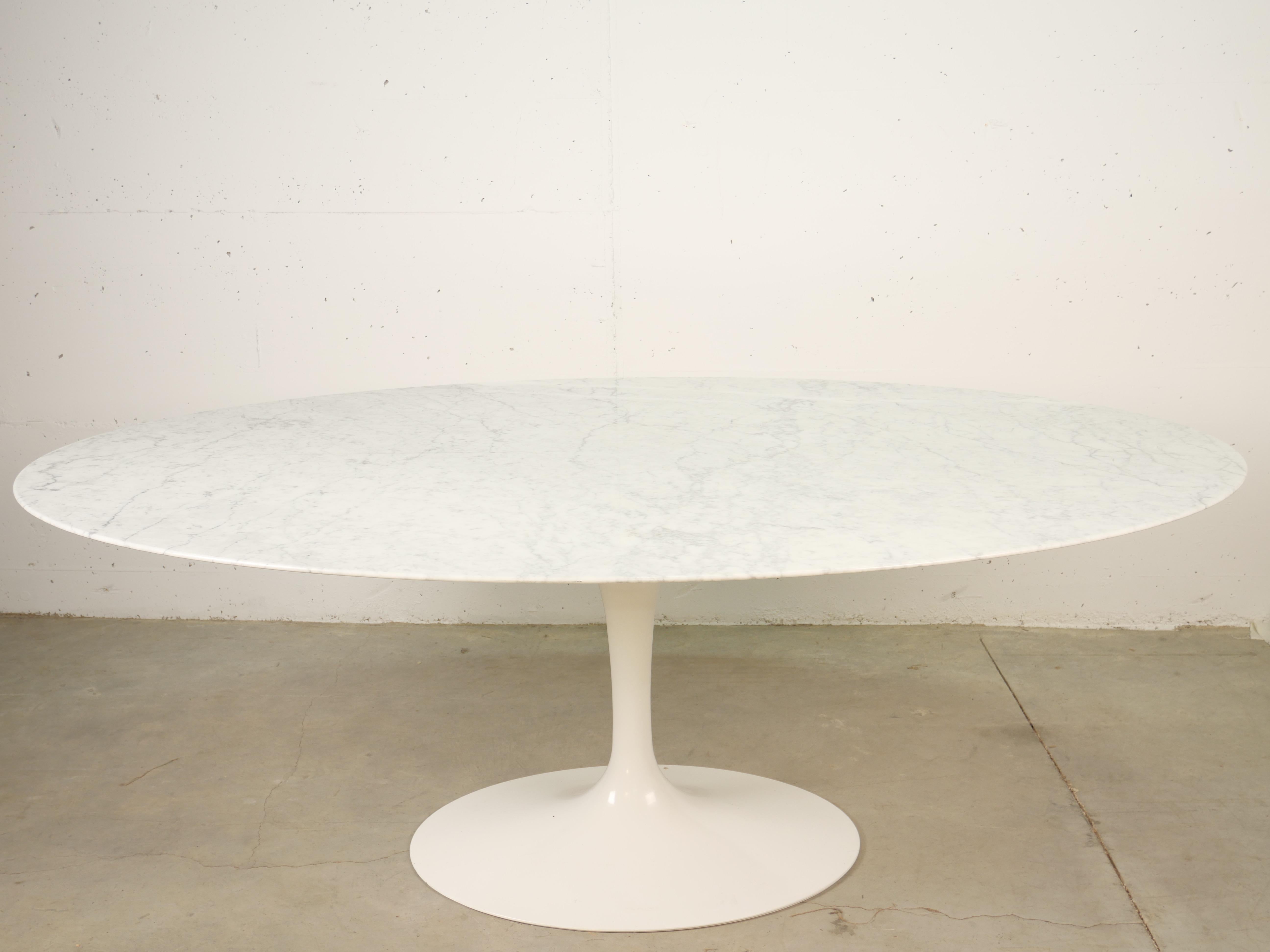 Tulip Oval Marble Dinning Table by Eero Saarinen for Knoll In Good Condition In Santa Gertrudis, Baleares