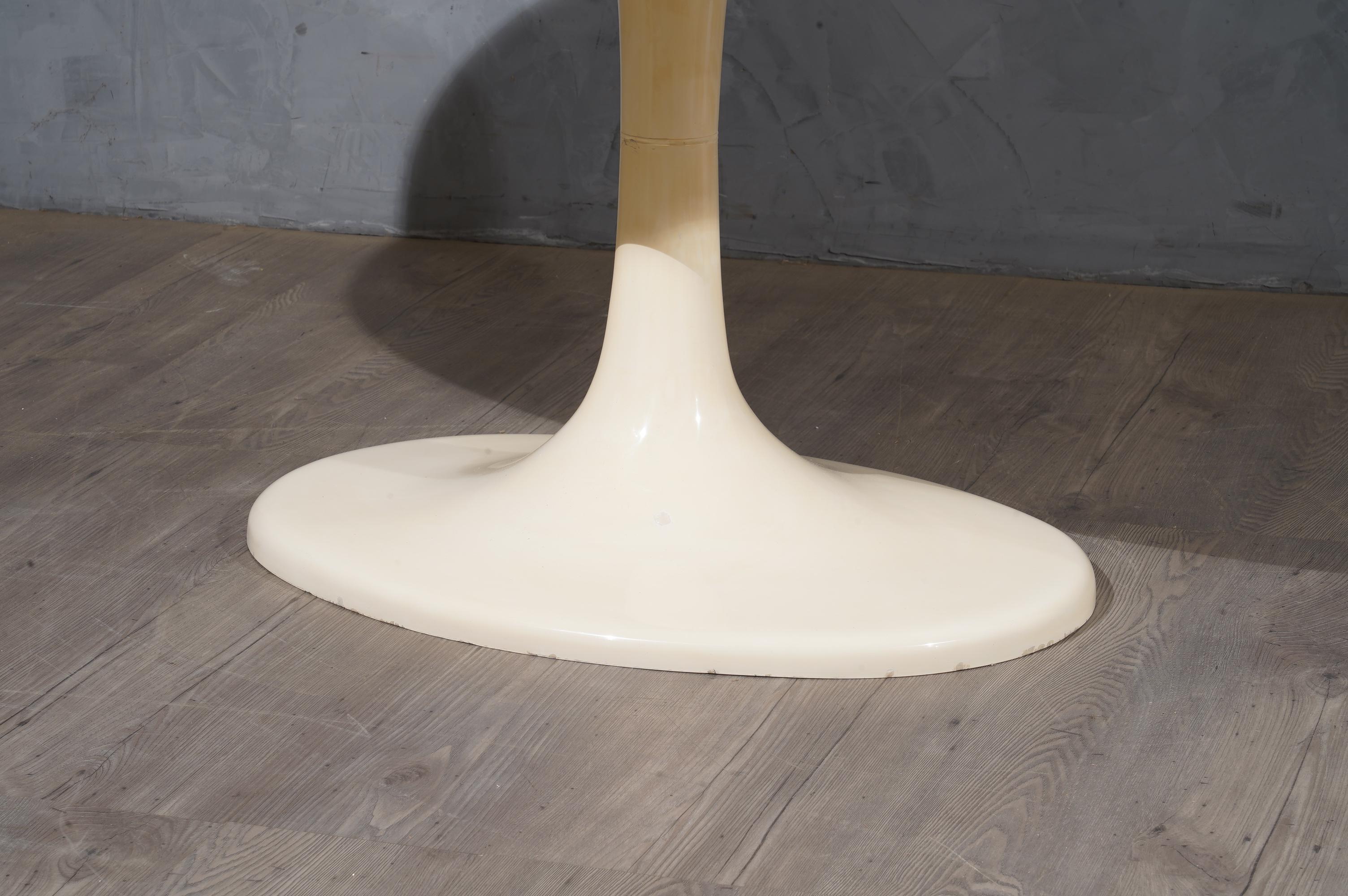 Tulip Oval Table, 1970 2