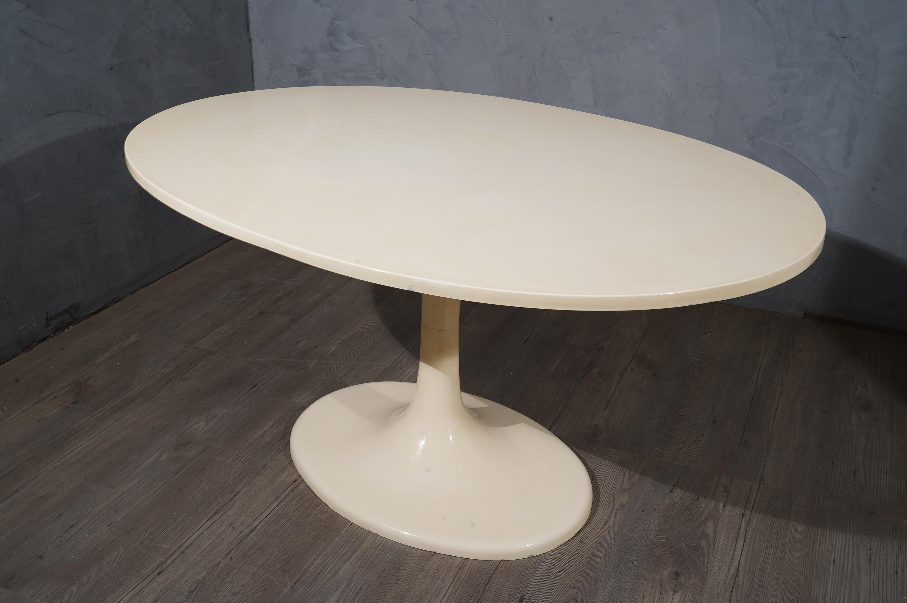 Tulip Oval Table, 1970 In Good Condition In Rome, IT