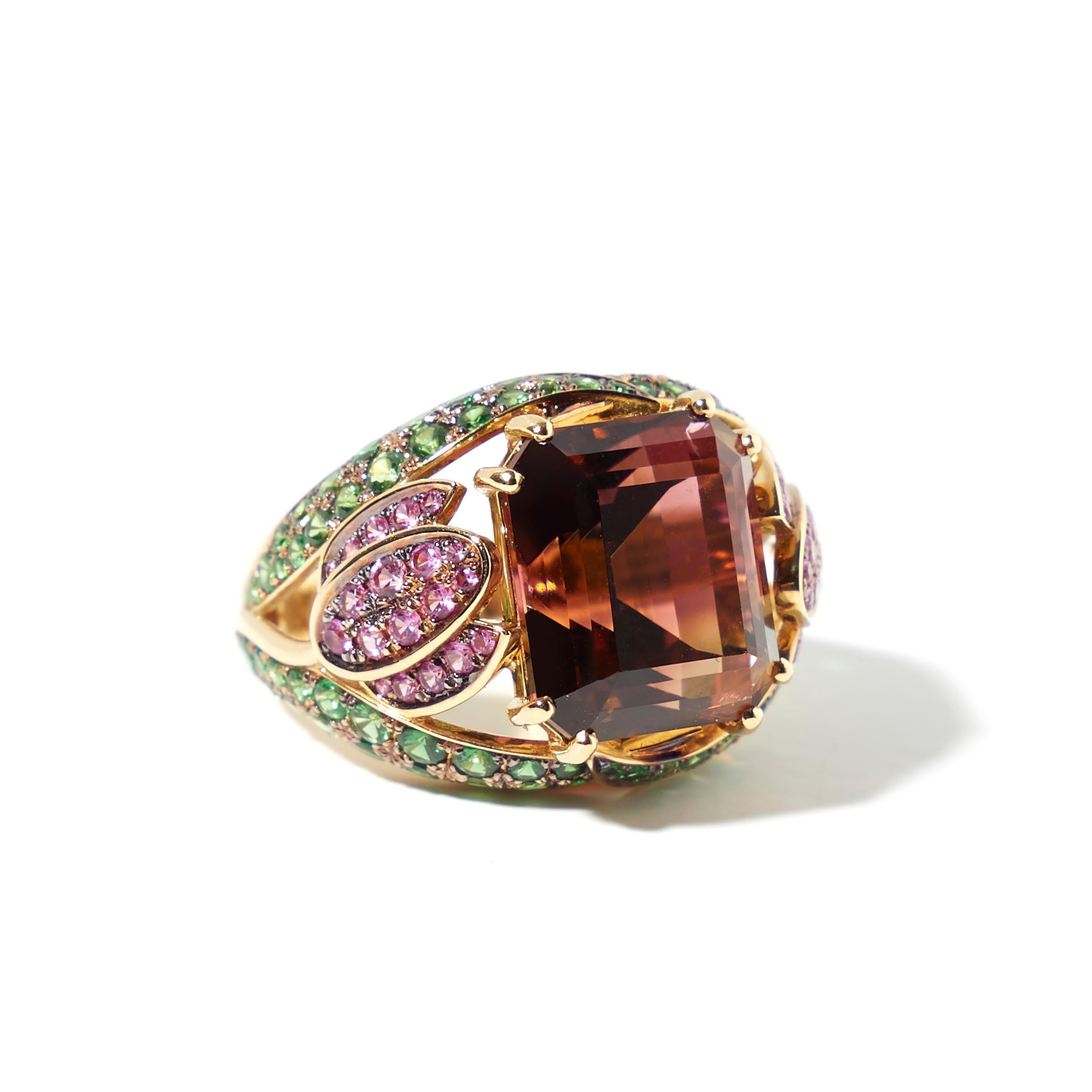 Anillo Tulipán de oro amarillo de 18 quilates con turmalina y zafiros

Los tulipanes están indisolublemente ligados a Holanda y, en particular, a Ámsterdam.

Cada primavera, el paisaje holandés se transforma en un mosaico de colores. En Bonebakker