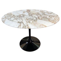Tulip Round Table, Eero Saarinen Knoll, 2020