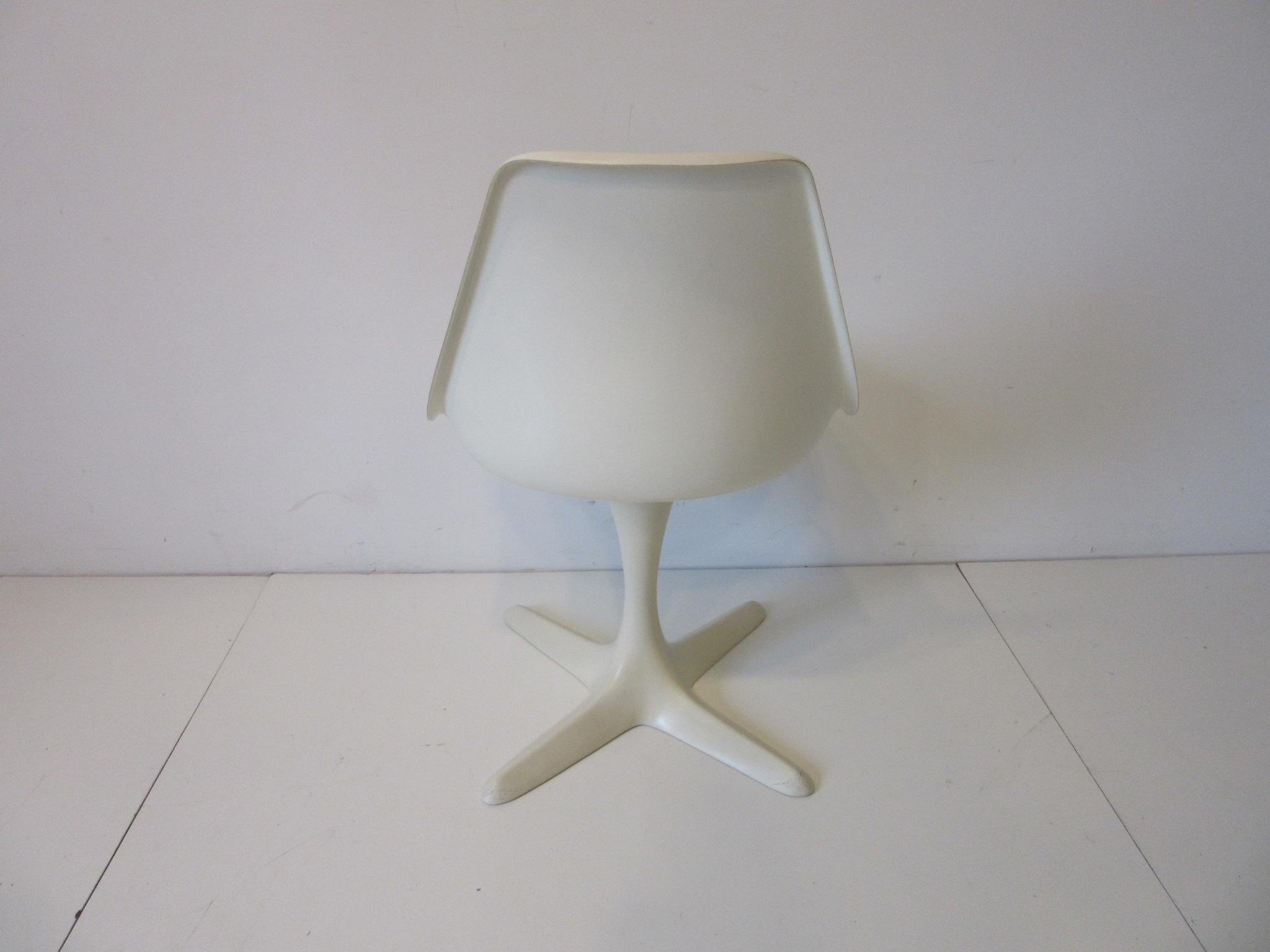 Tulip Saarinen Styled Dining Chairs by Maurice Burke for Burke International In Good Condition In Cincinnati, OH