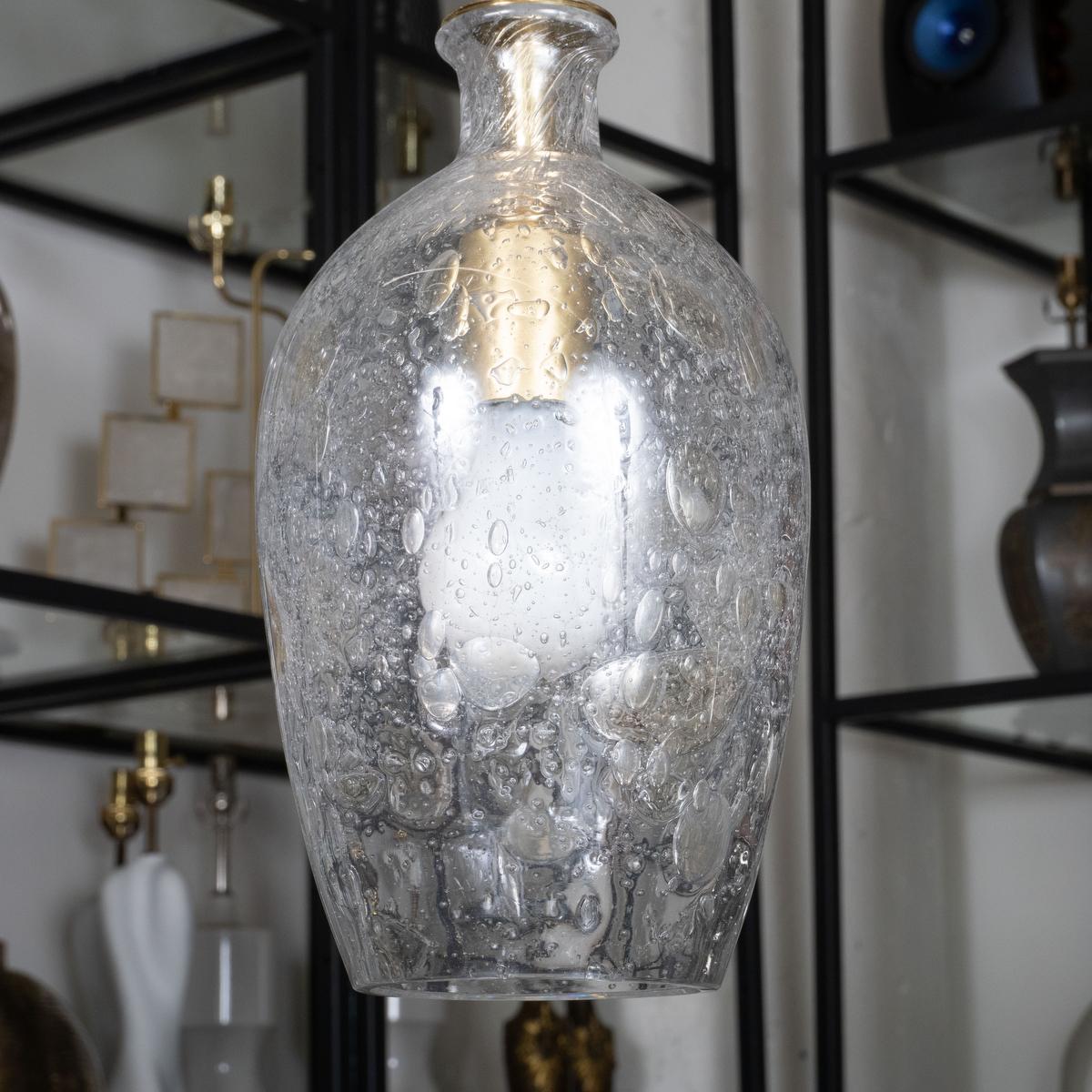 Tulip-shaped bubble glass pendant In Good Condition For Sale In Tarrytown, NY
