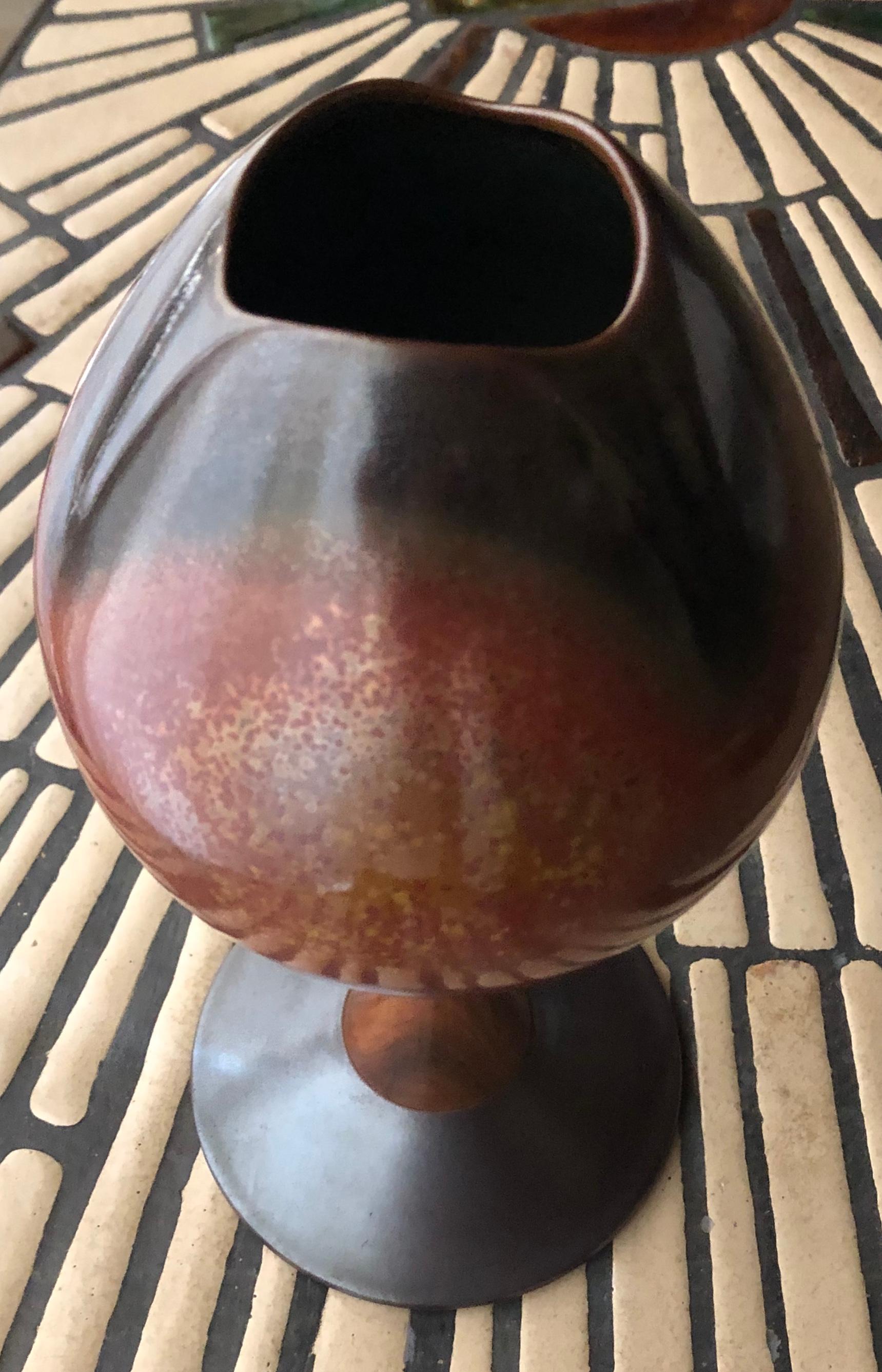 A fine midcentury ceramic flower vase. This tulip shaped vase or decorative object cast in a unique design and masterfully shaped by the artisan. Further accentuated with a teak wood stem and metal base. Designed in the manner of Berndt Friberg.