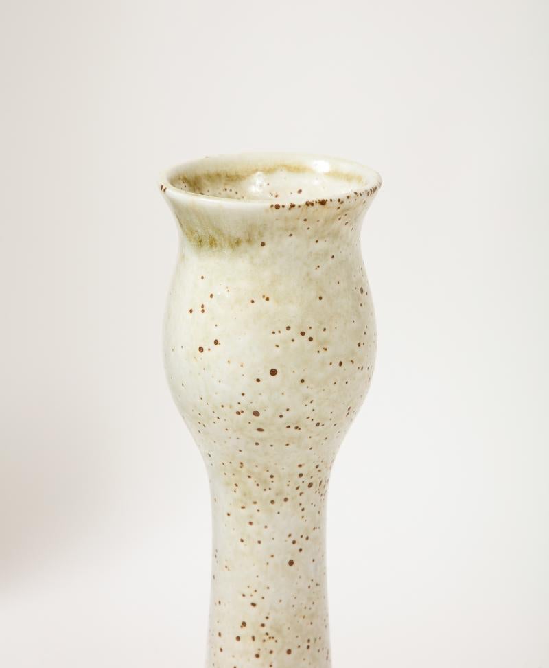 Tulip Shaped Ceramic Vase with White and Speckled Brown Glaze by Pentik, Finland In Good Condition In New York City, NY