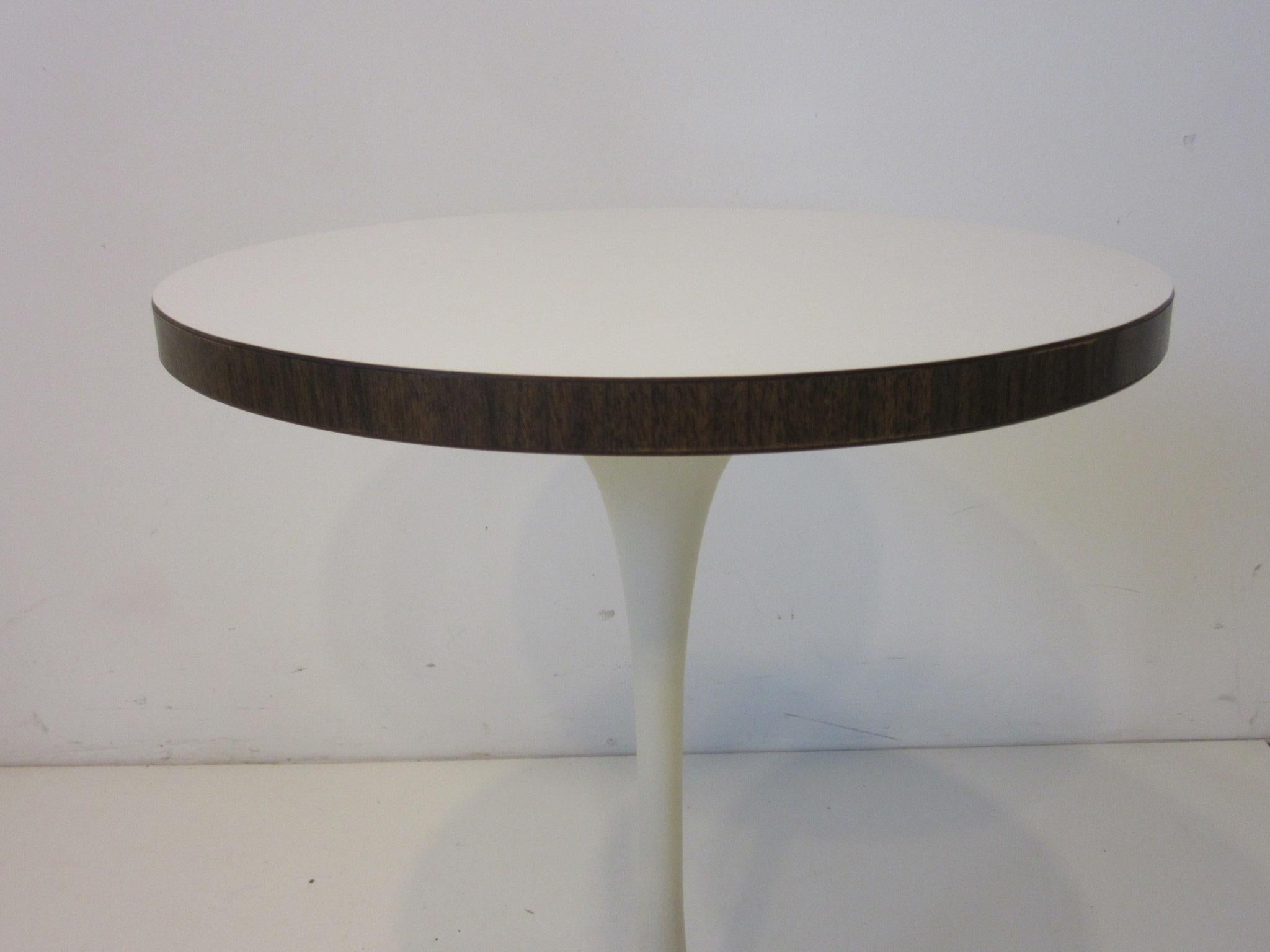 Tulip Side Table by Maurice Burke in the Manner of Knoll In Good Condition In Cincinnati, OH