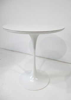 Tavolino Tulip di Maurice Burke nello stile di Saarinen Knoll