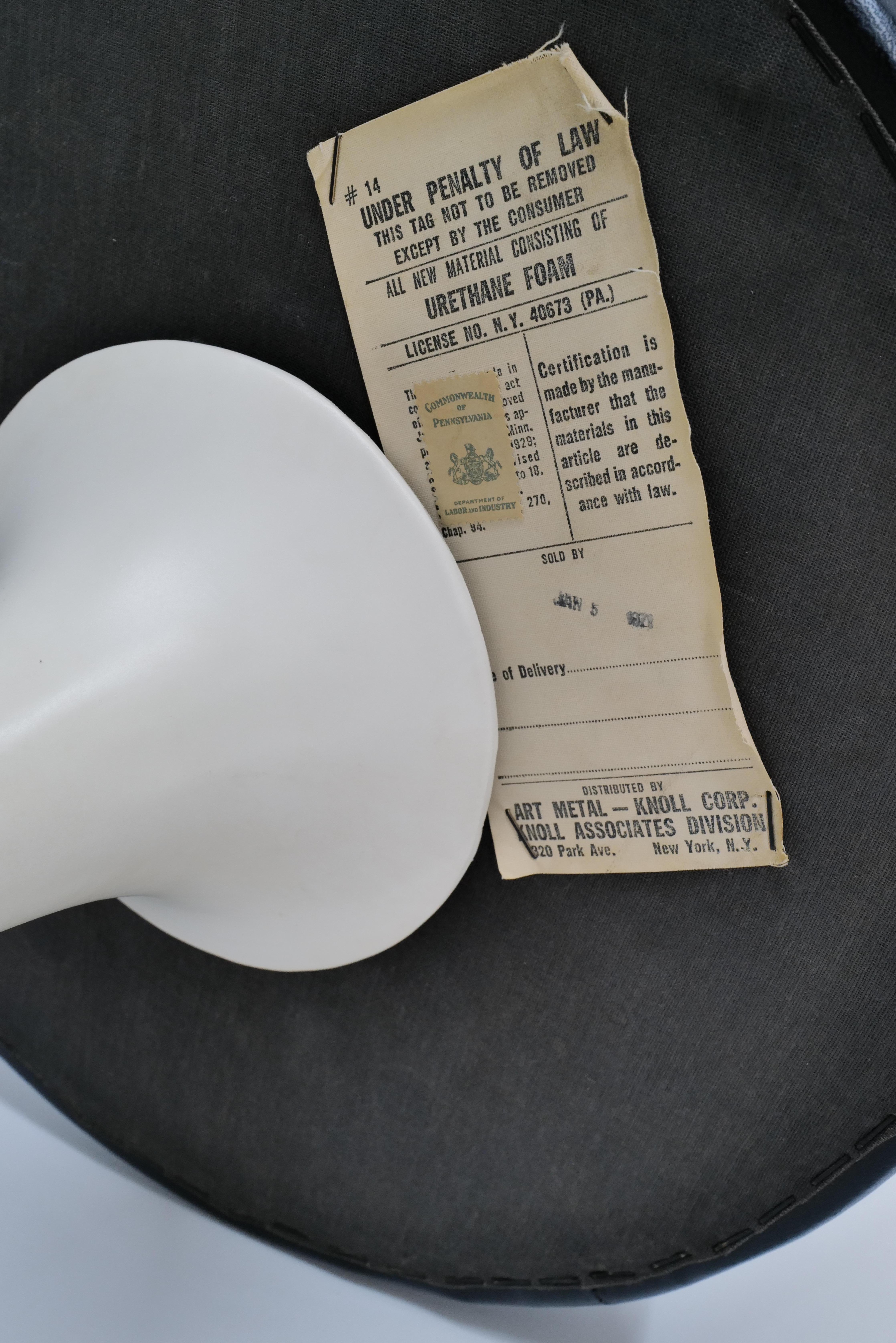 Tulip Stool by Eero Saarinen for Knoll For Sale 4