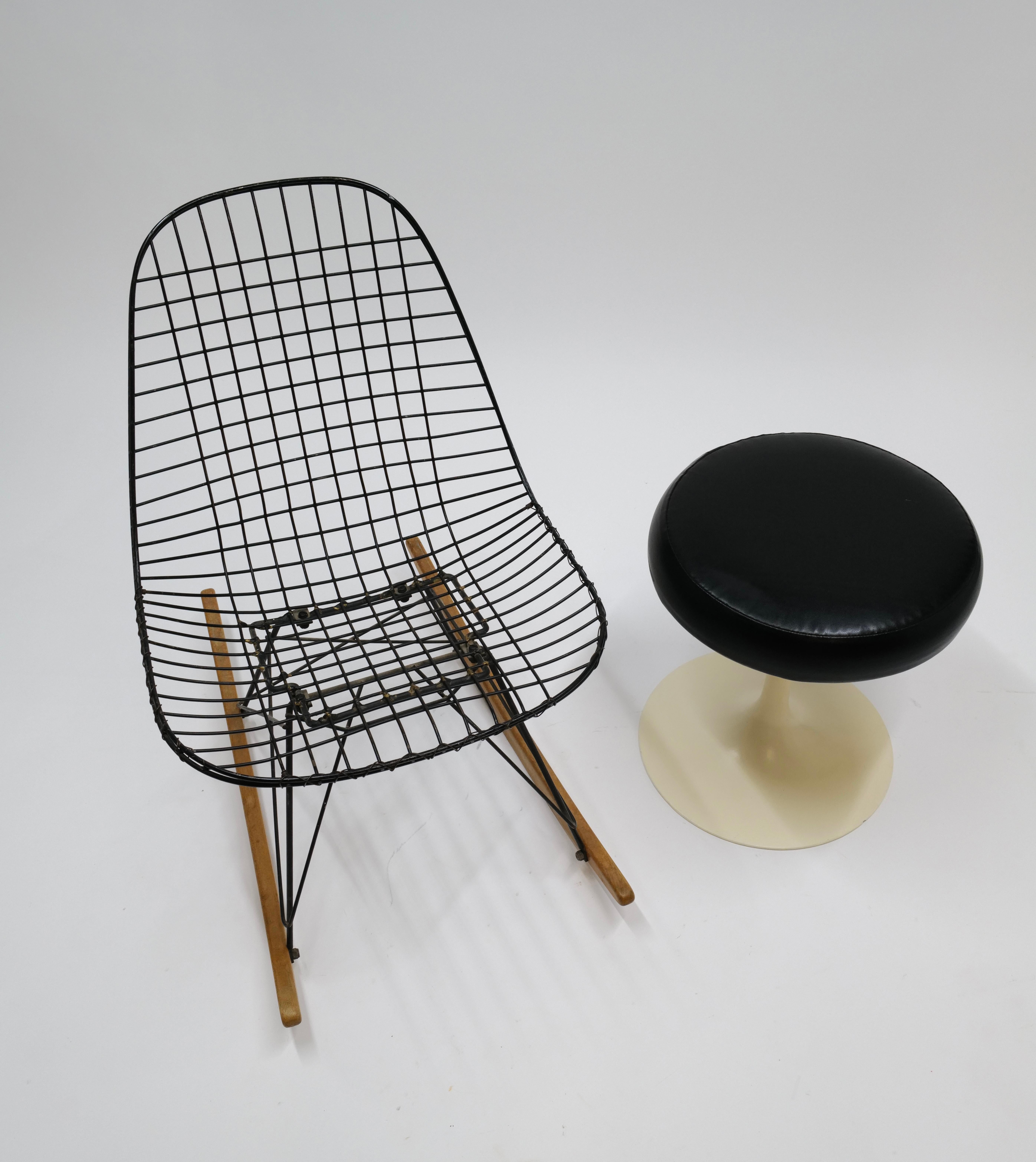 Tulip Stool by Eero Saarinen for Knoll For Sale 5