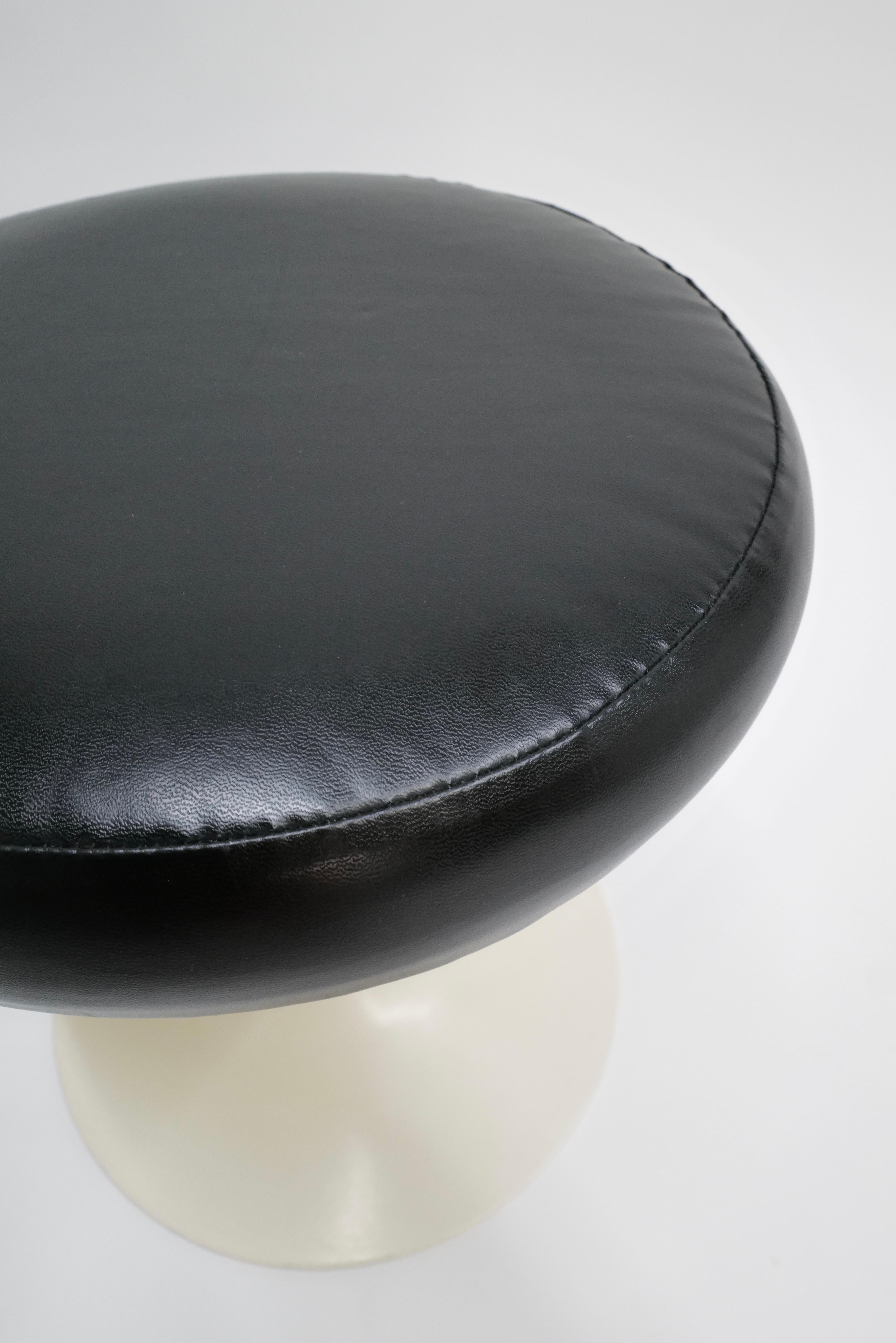 The original 1970s Tulip Stool by Eero Saarinen for Knoll is a celebrated piece of mid-century modern design, characterized by its sleek and minimalist aesthetic. The stool features a distinctive single-legged pedestal base made from sturdy cast