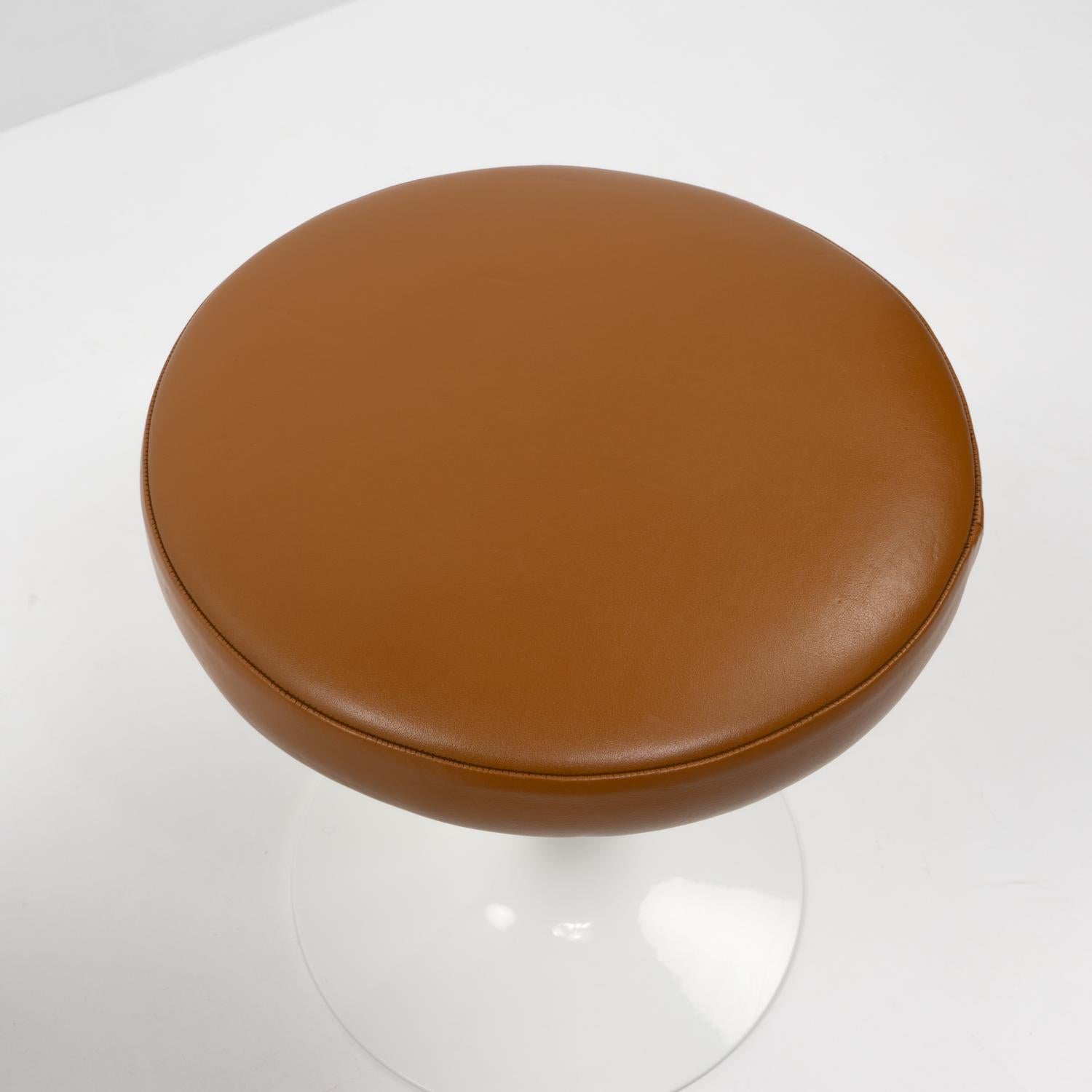 Sgabelli Tulip di Saarinen/Knoll per il quartier generale di Rolex Ginevra, Set di 2 in vendita 3
