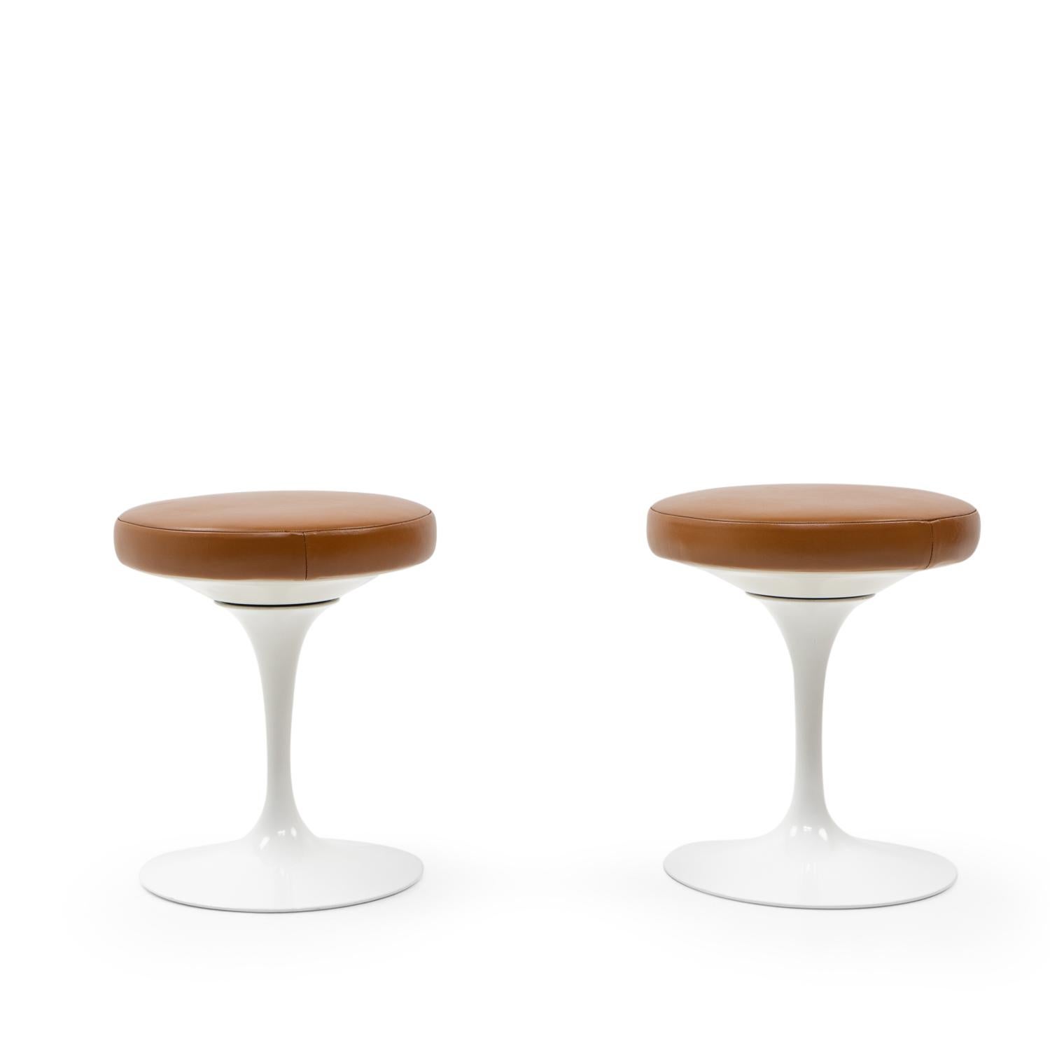 Mid-Century moderno Sgabelli Tulip di Saarinen/Knoll per il quartier generale di Rolex Ginevra, Set di 2 in vendita