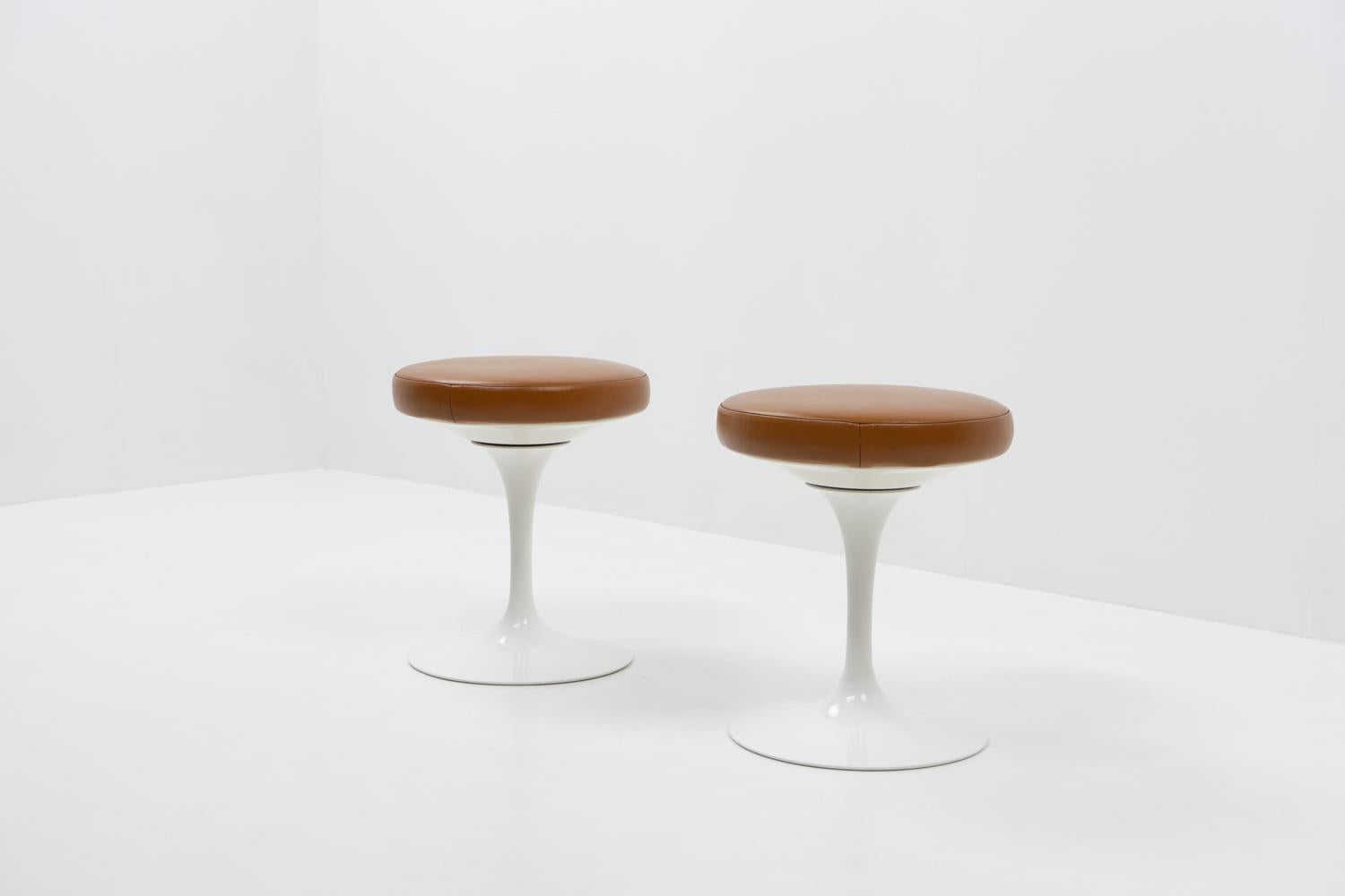 Sgabelli Tulip di Saarinen/Knoll per il quartier generale di Rolex Ginevra, Set di 2 In condizioni buone in vendita a Renens, CH