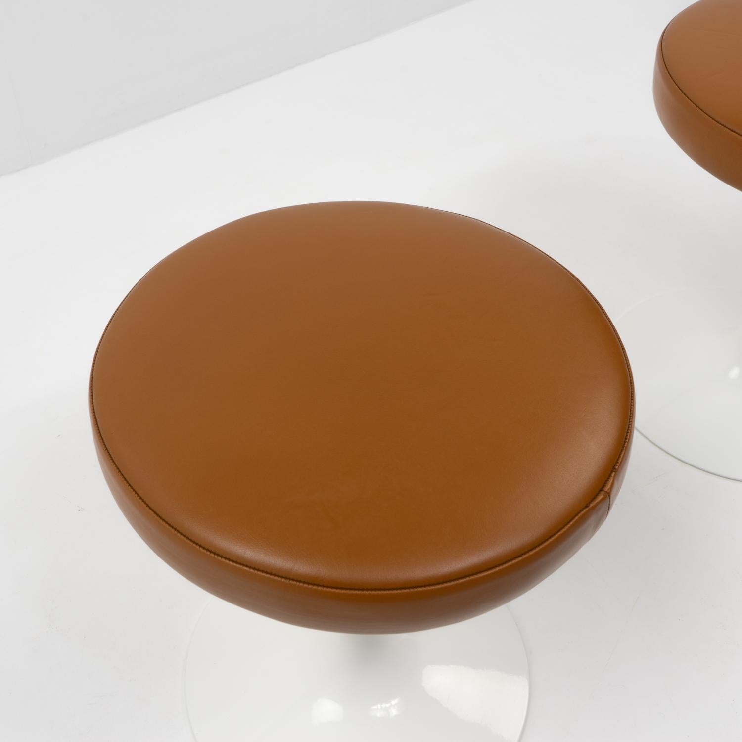 Metallo Sgabelli Tulip di Saarinen/Knoll per il quartier generale di Rolex Ginevra, Set di 2 in vendita