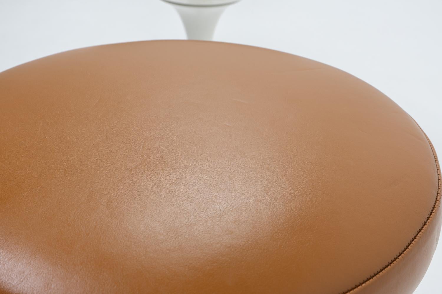 Sgabelli Tulip di Saarinen/Knoll per il quartier generale di Rolex Ginevra, Set di 2 in vendita 1