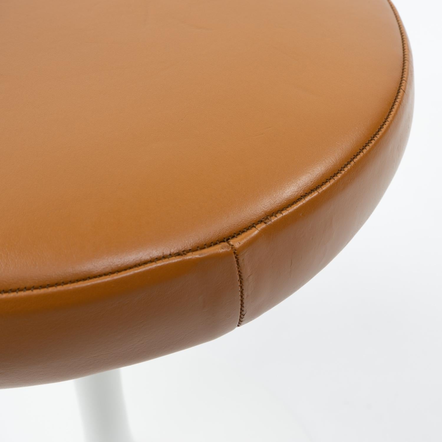 Sgabelli Tulip di Saarinen/Knoll per il quartier generale di Rolex Ginevra, Set di 2 in vendita 2