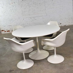 Tulip Style White Fiberglass Swivel Chairs and Table by Umanoff for Contemporary