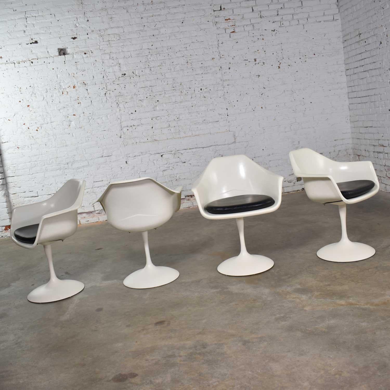 Mid-Century Modern Tulip Style White Fiberglass Swivel Chairs and Table by Umanoff for Contemporary
