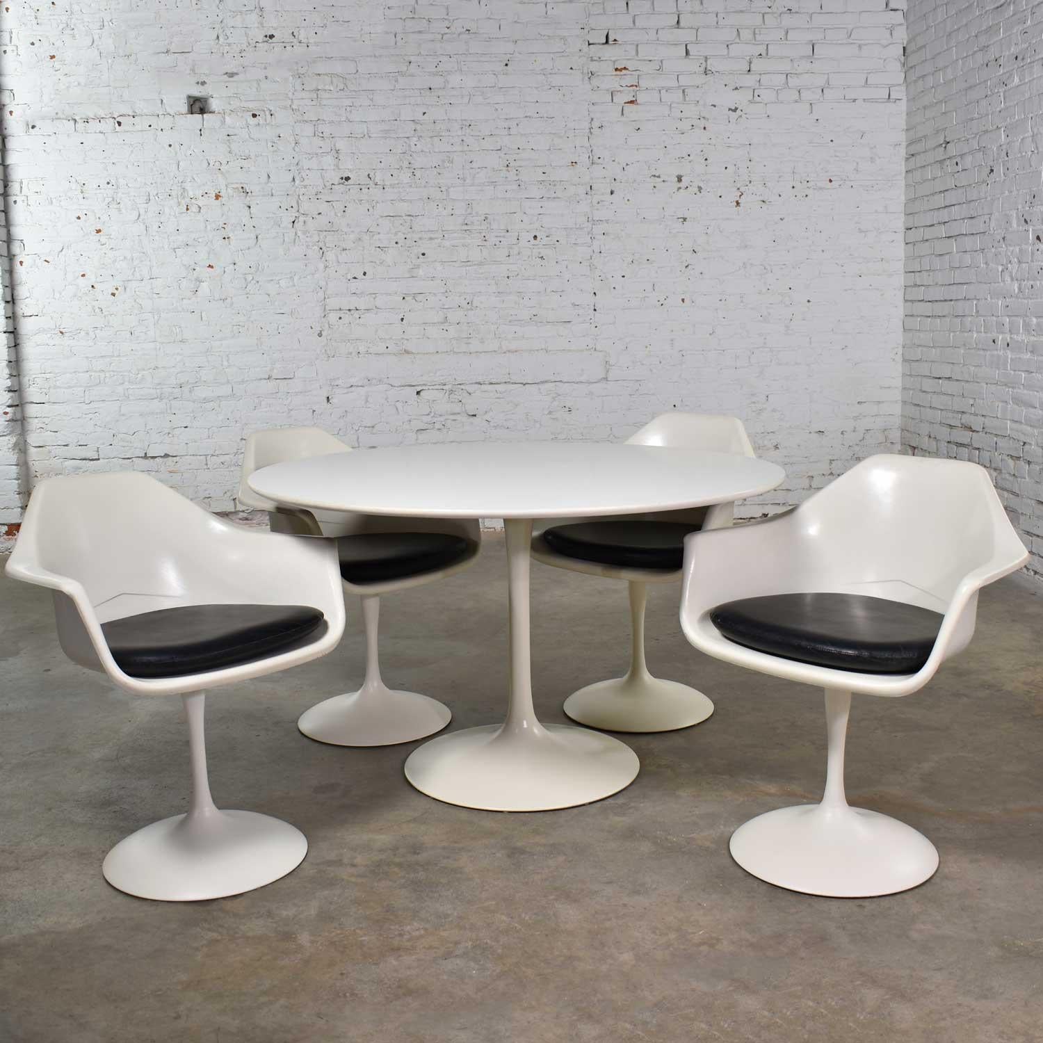 American Tulip Style White Fiberglass Swivel Chairs and Table by Umanoff for Contemporary