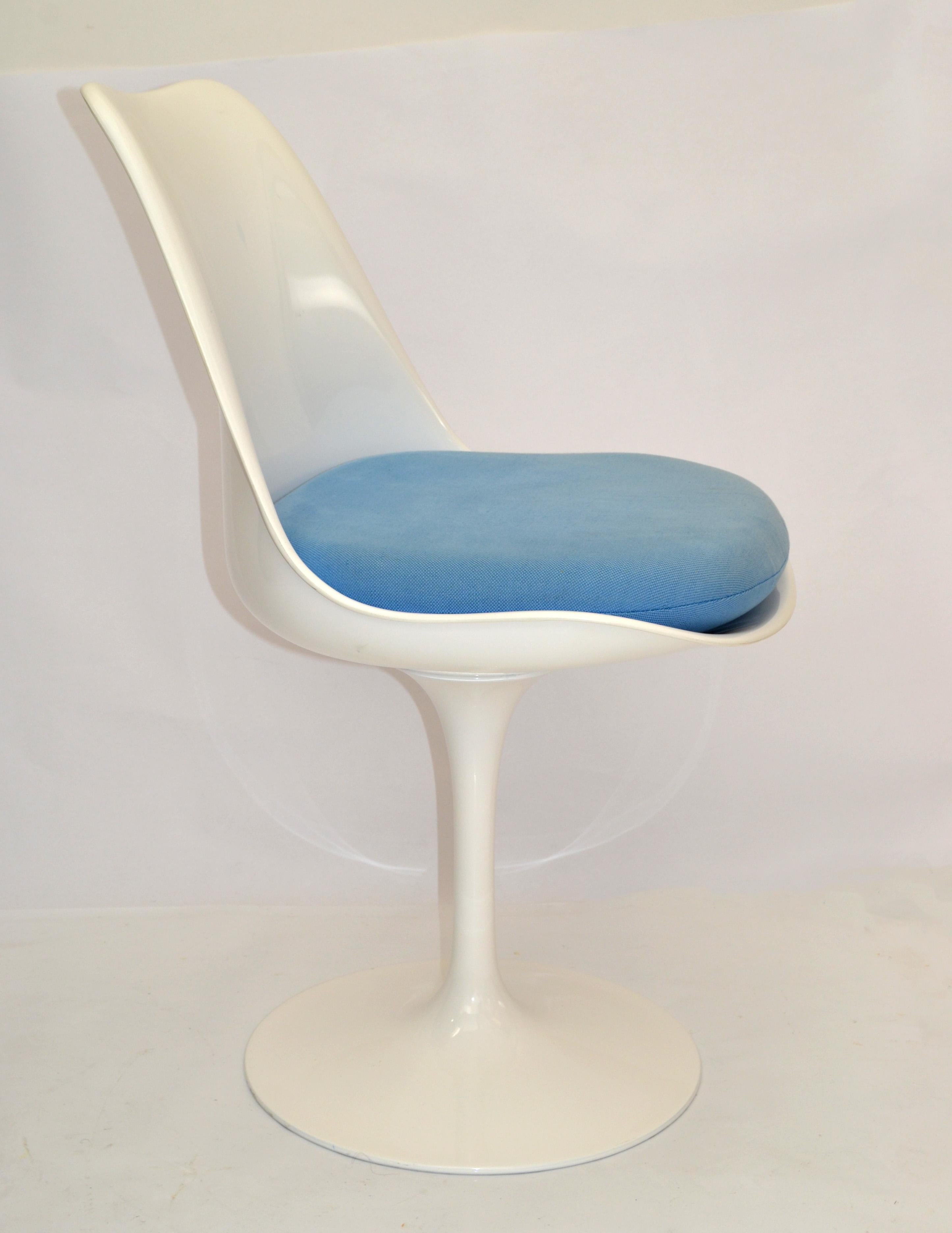 American Tulip Swivel Chair in the Style of Knoll Attributed to Eero Saarinen White Blue