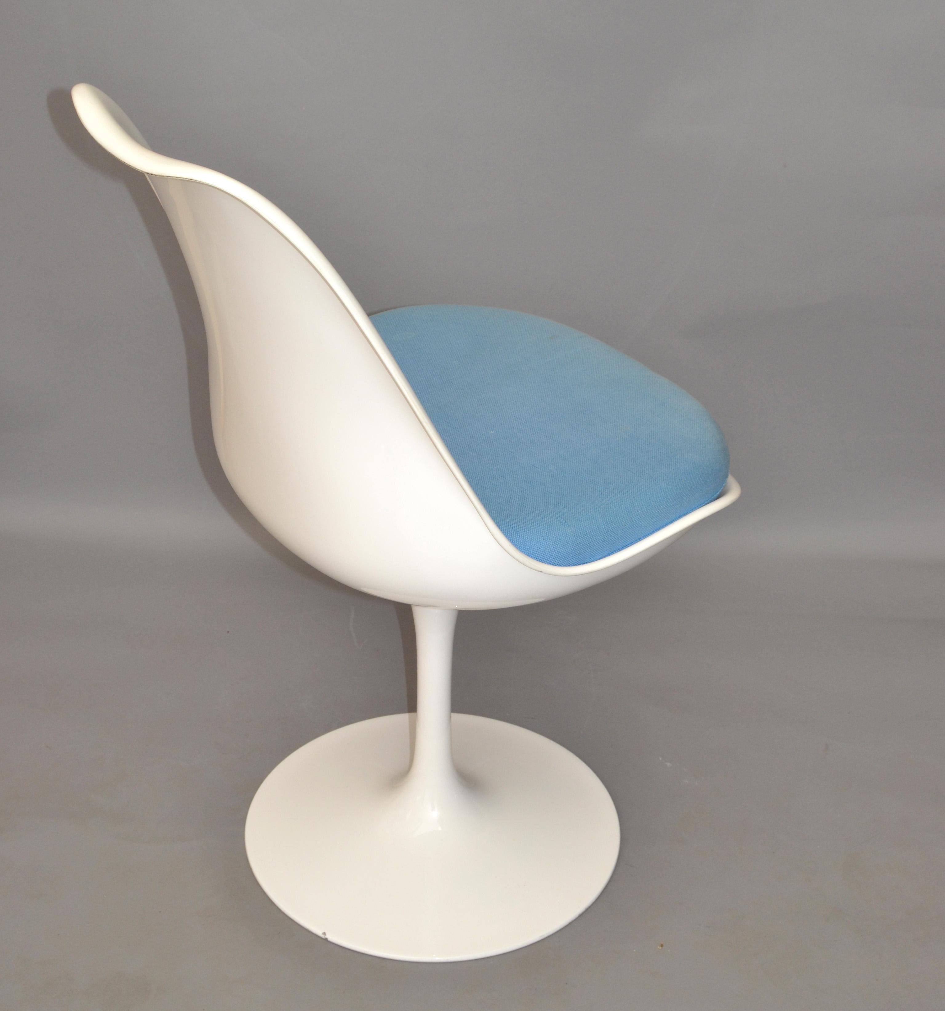 Fabric Tulip Swivel Chair in the Style of Knoll Attributed to Eero Saarinen White Blue