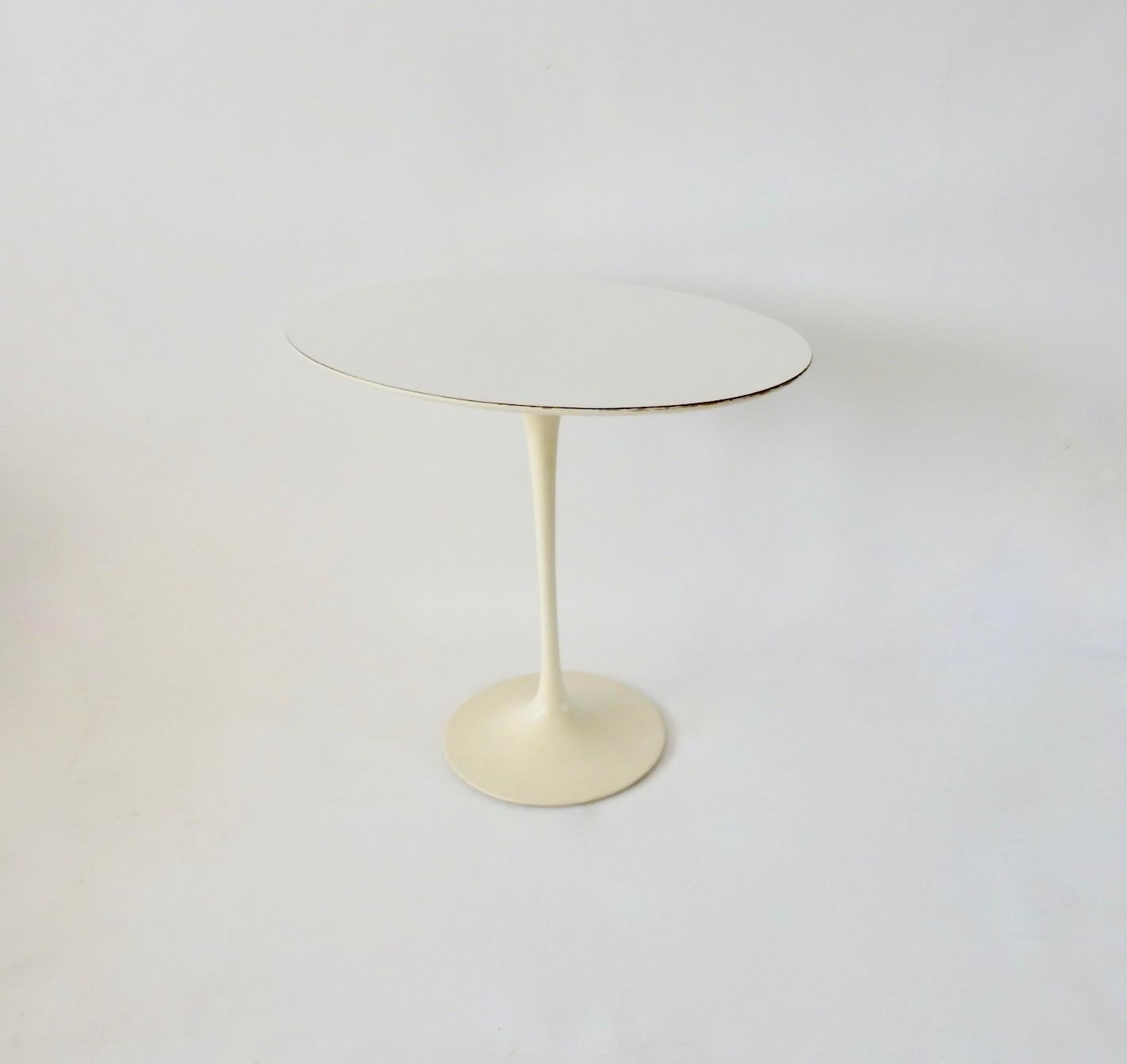Mid-Century Modern  Eero Saarinen Tulip side table for Knoll