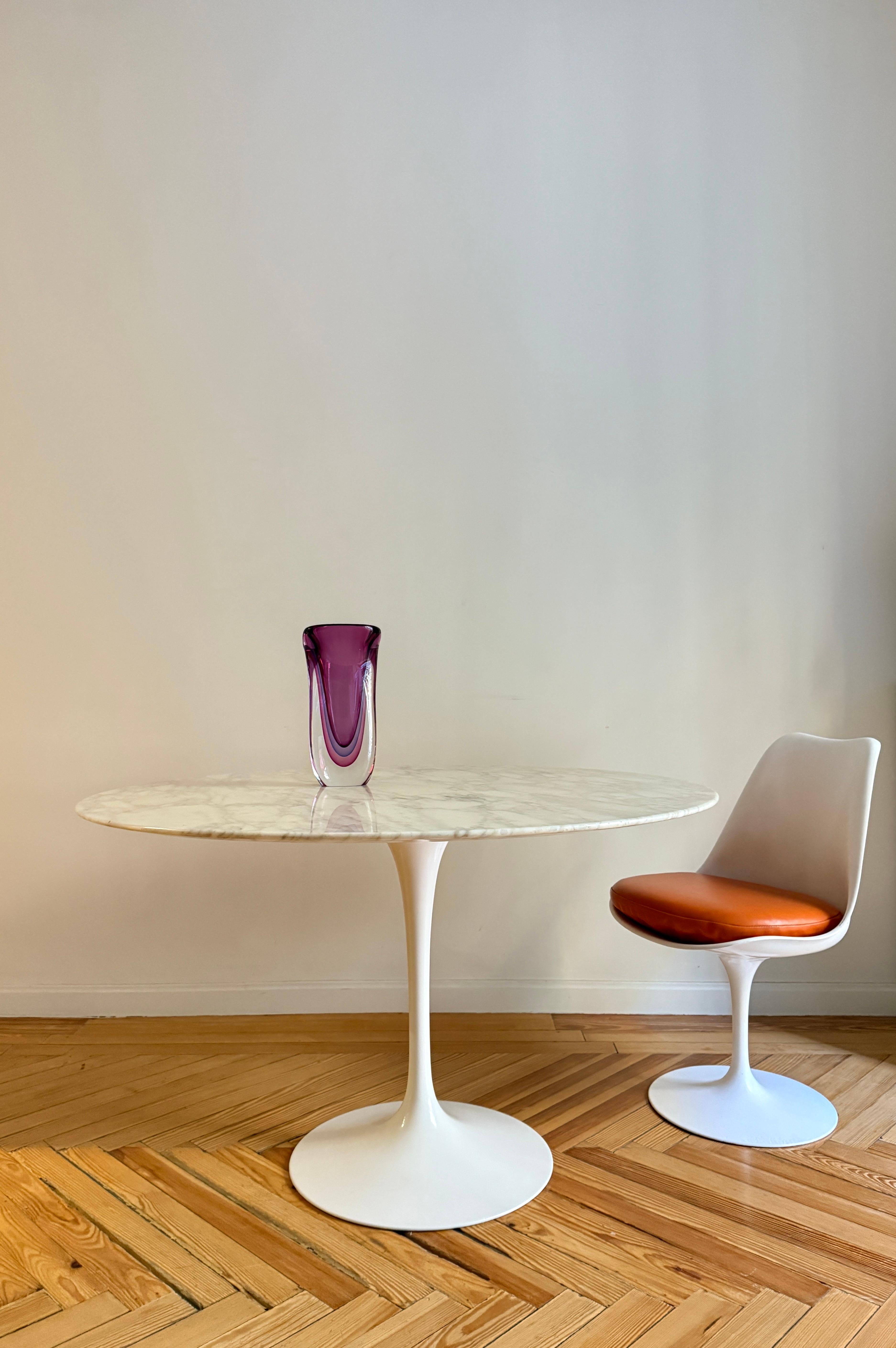 Mid-Century Modern Tulip Table by Eero Saarinen with Calacatta Marble For Sale