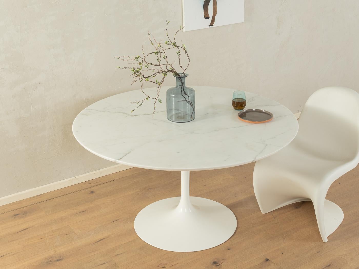 German Tulip table, Eero Saarinen, Ø 133 cm For Sale